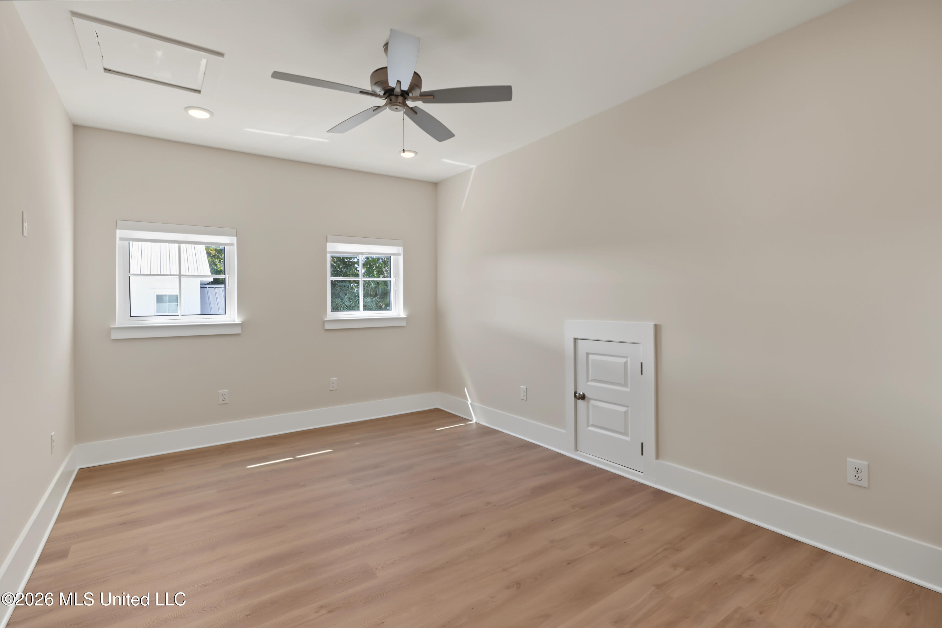 542 Howard Avenue Property Photo 18