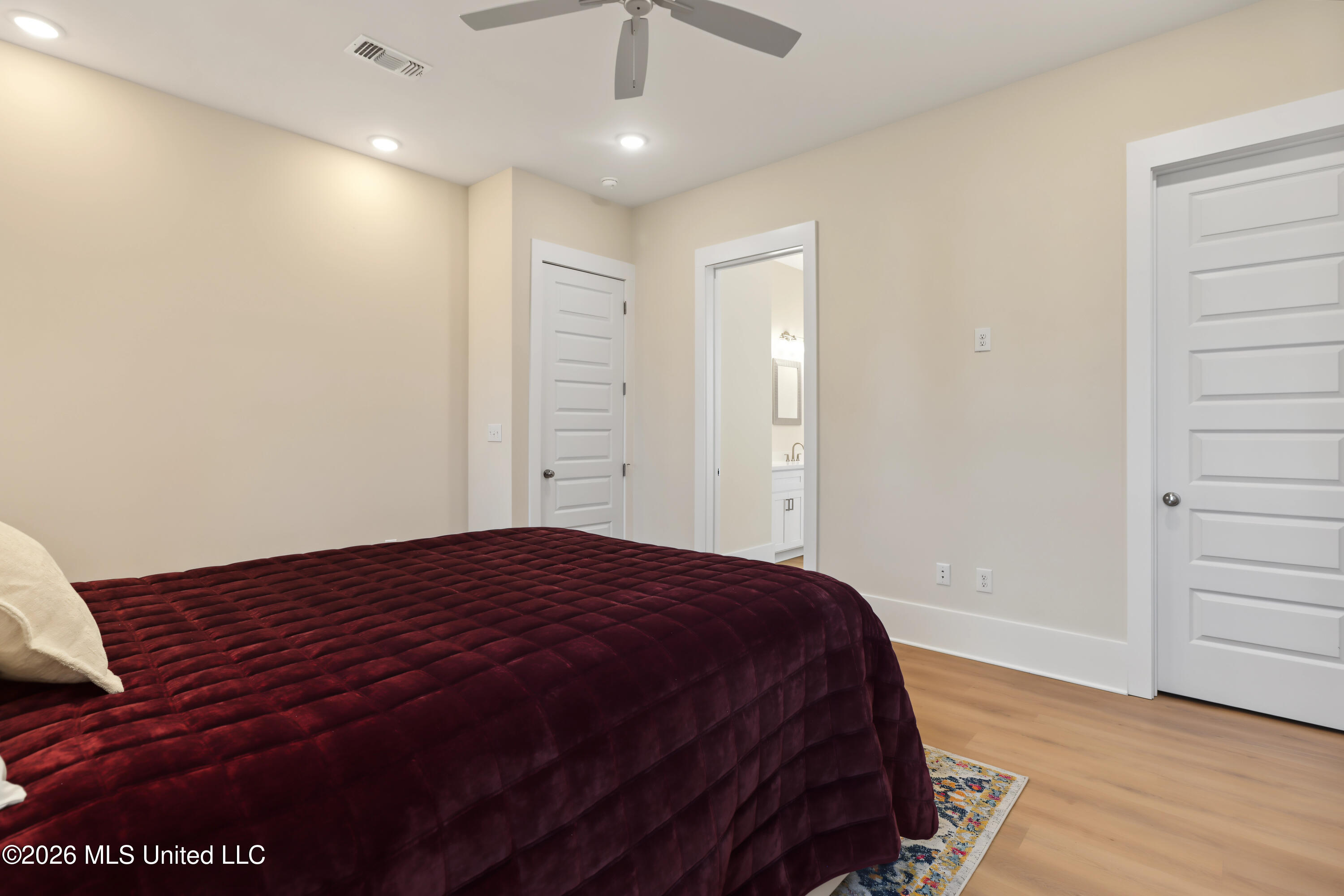 542 Howard Avenue Property Photo 28