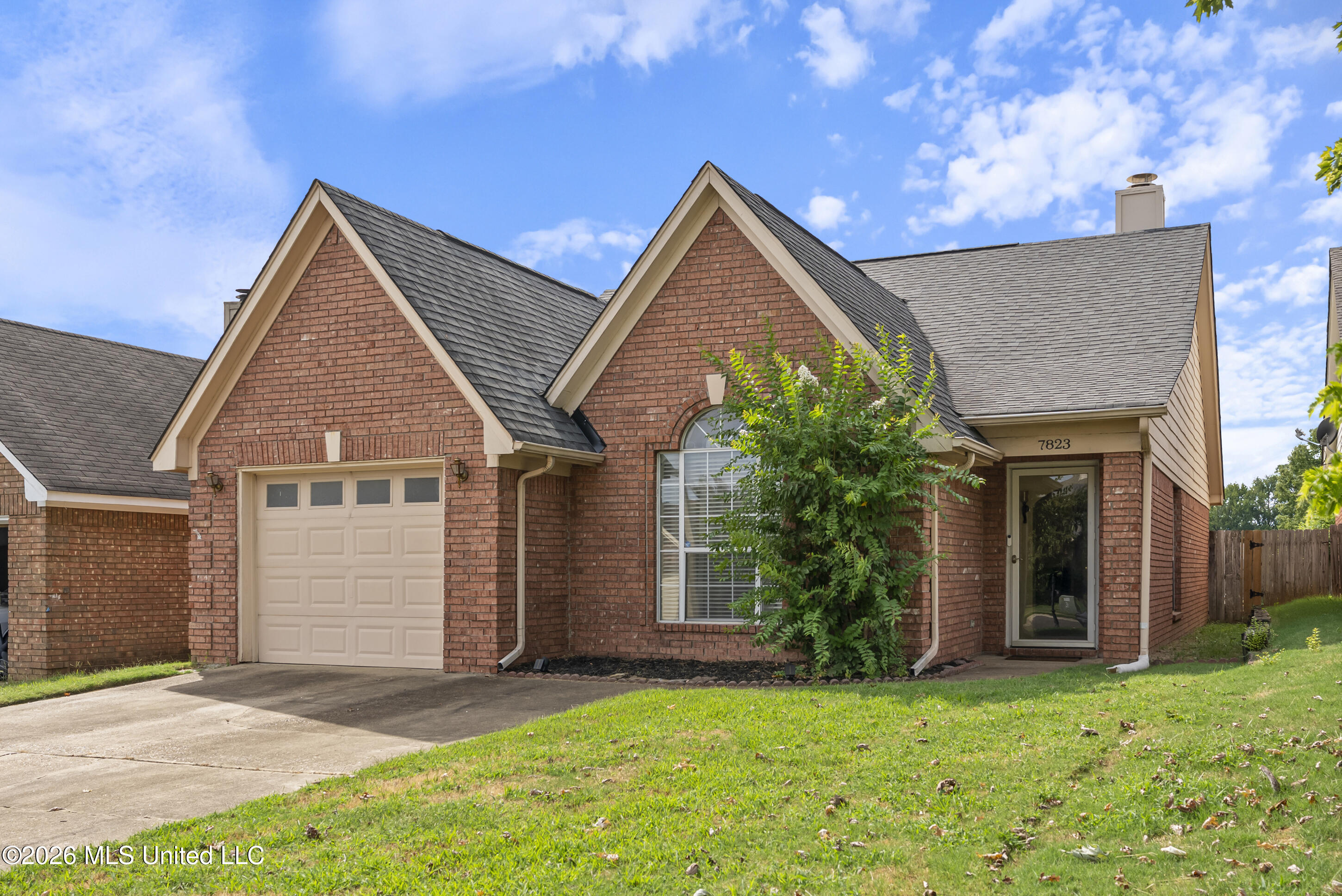 7823 S Chesterfield Drive Property Photo 2