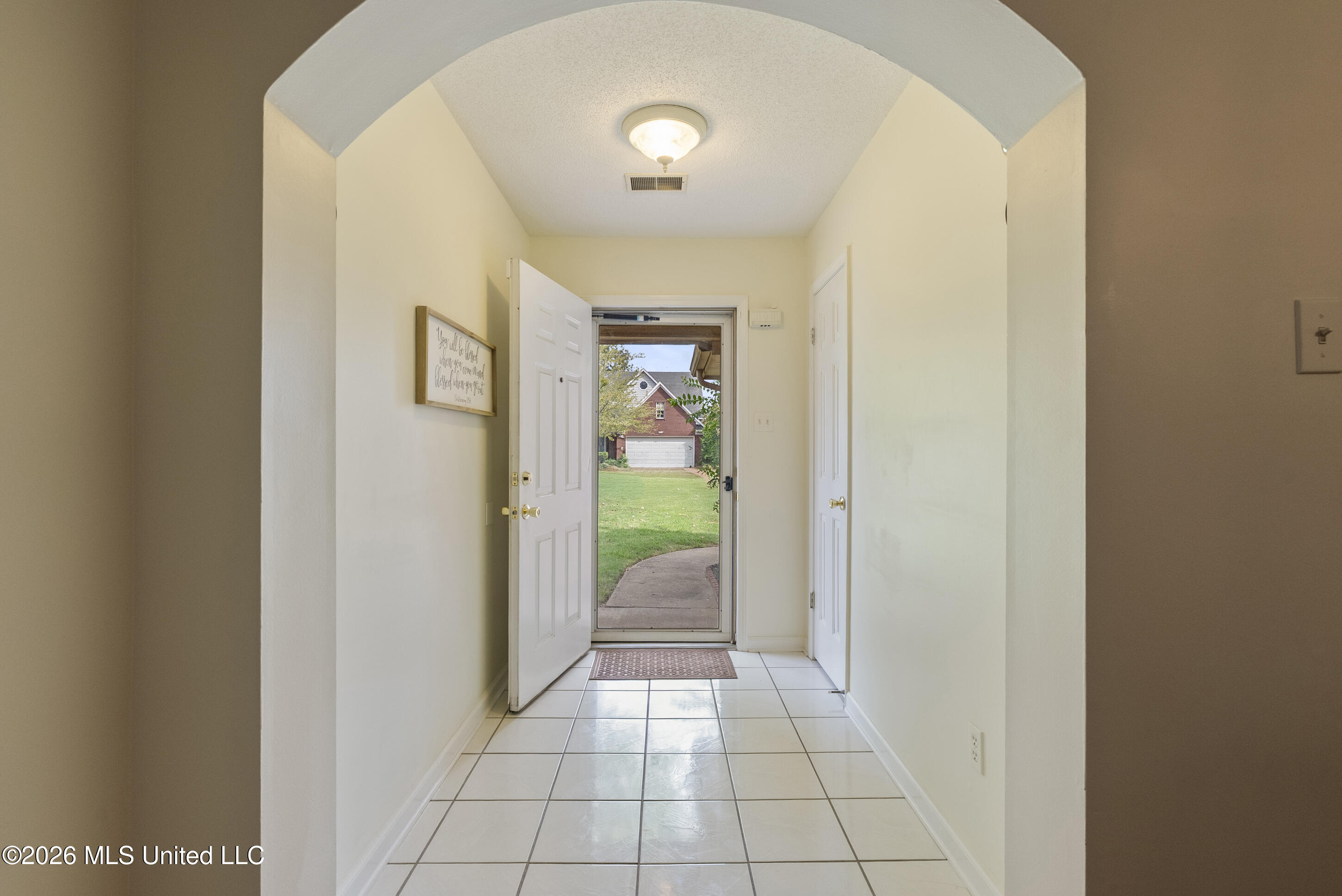 7823 S Chesterfield Drive Property Photo 3