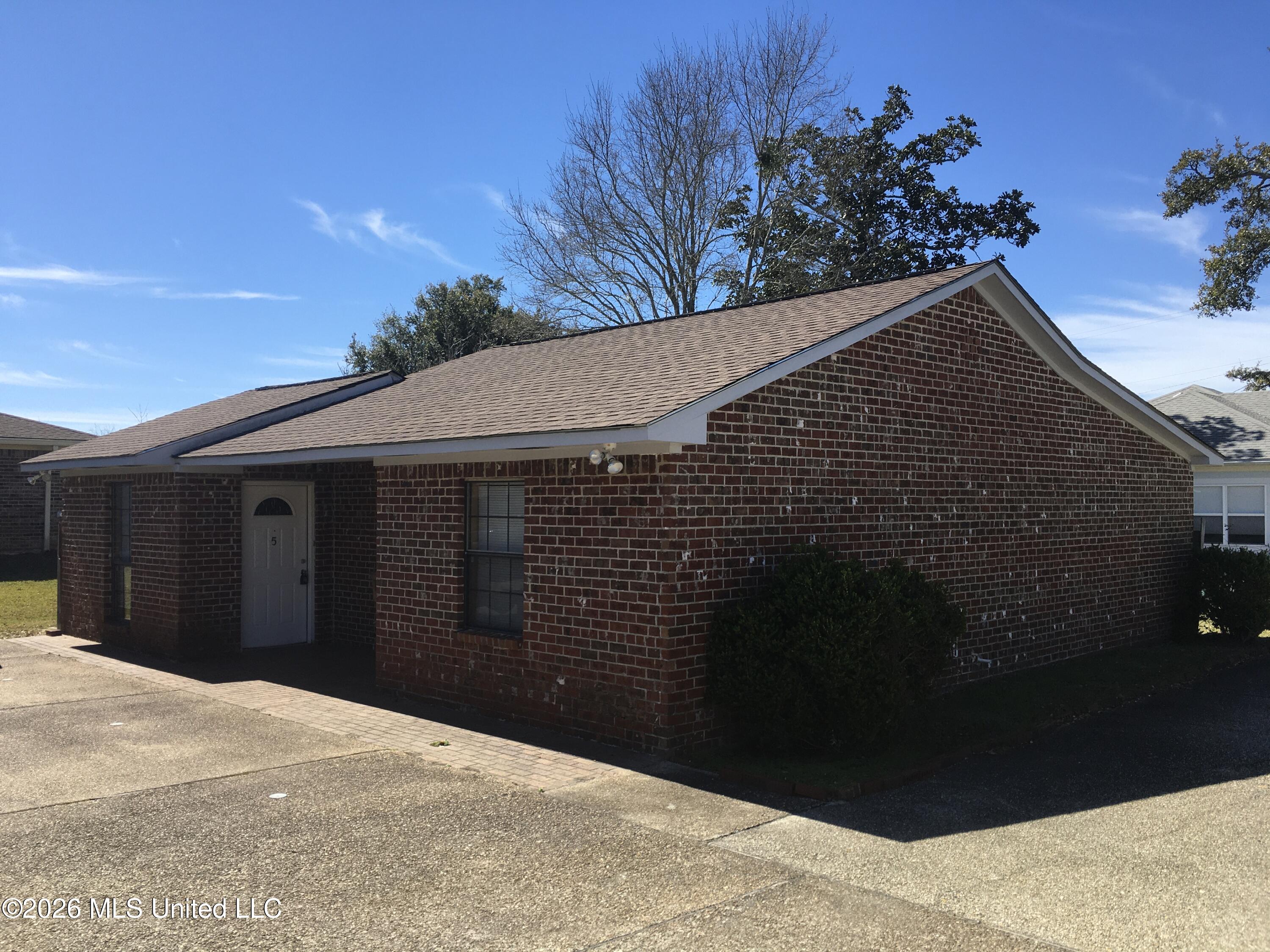 406 Russell Avenue Property Photo 1