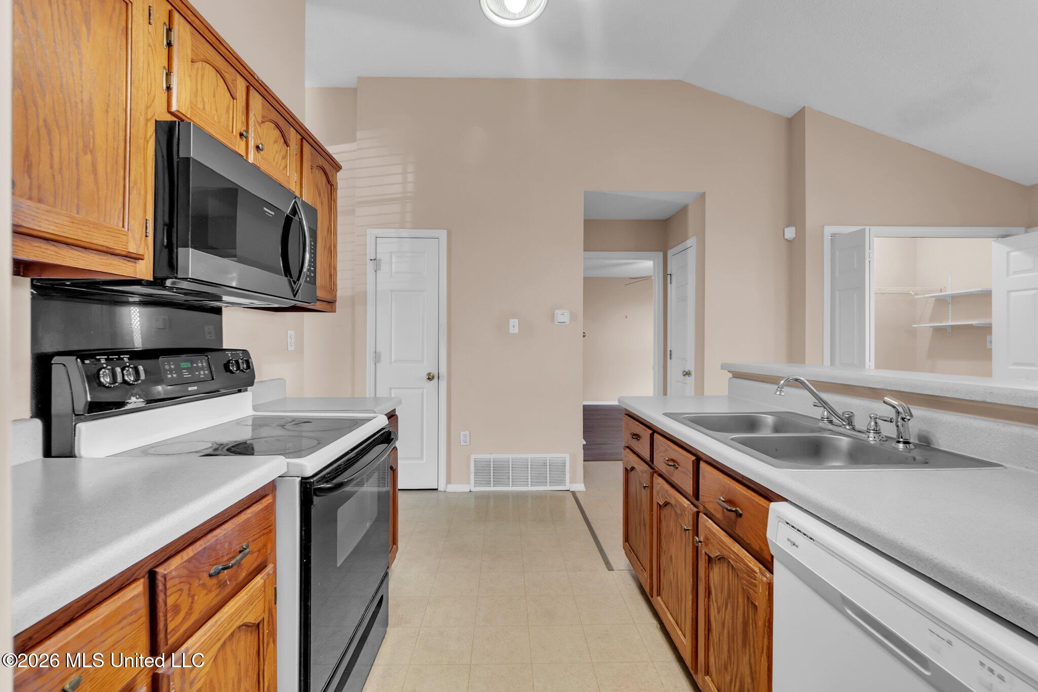 6500 Bentley Cove Property Photo 7