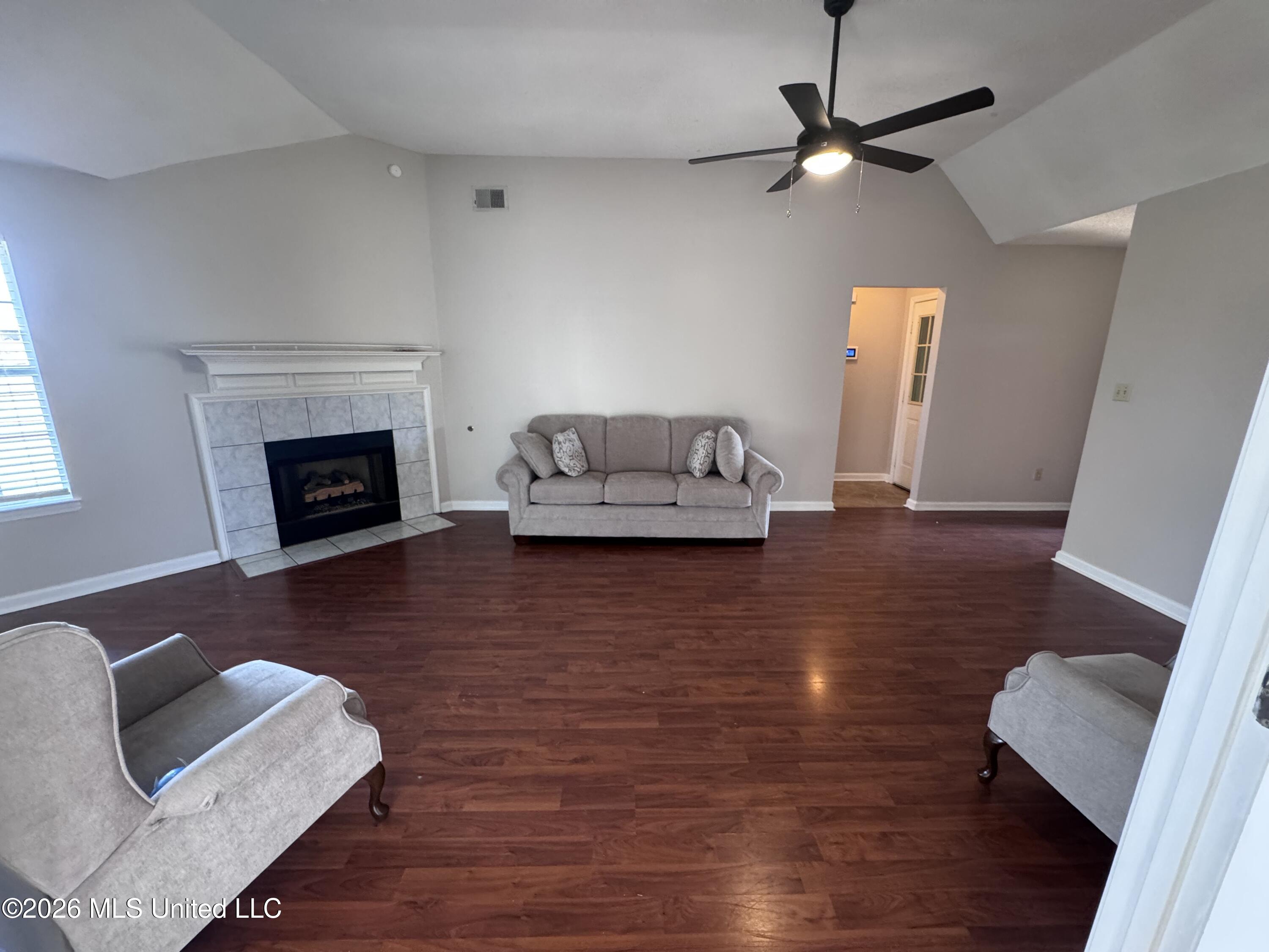1844 Thomas Street Property Photo 2