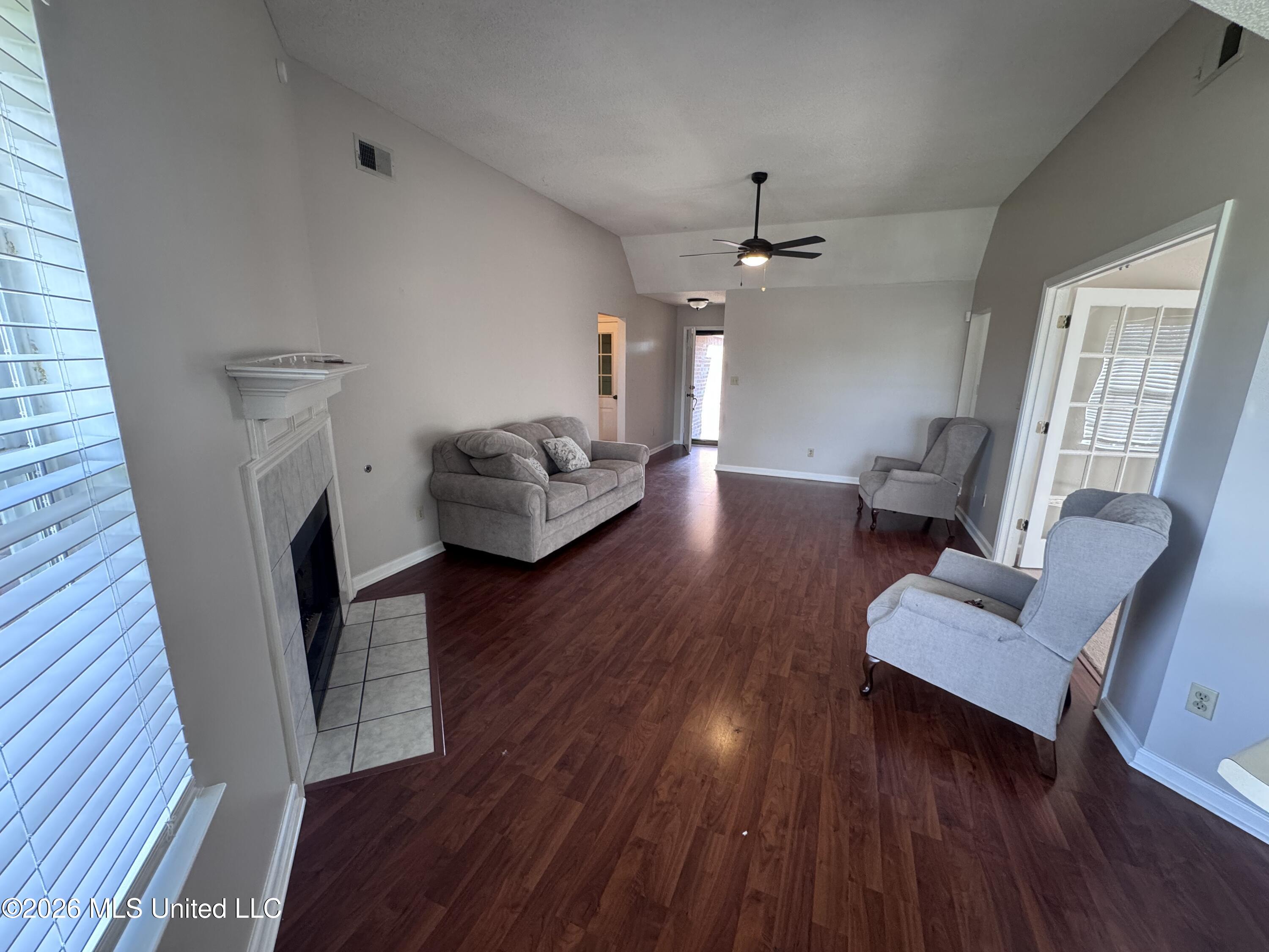 1844 Thomas Street Property Photo 3