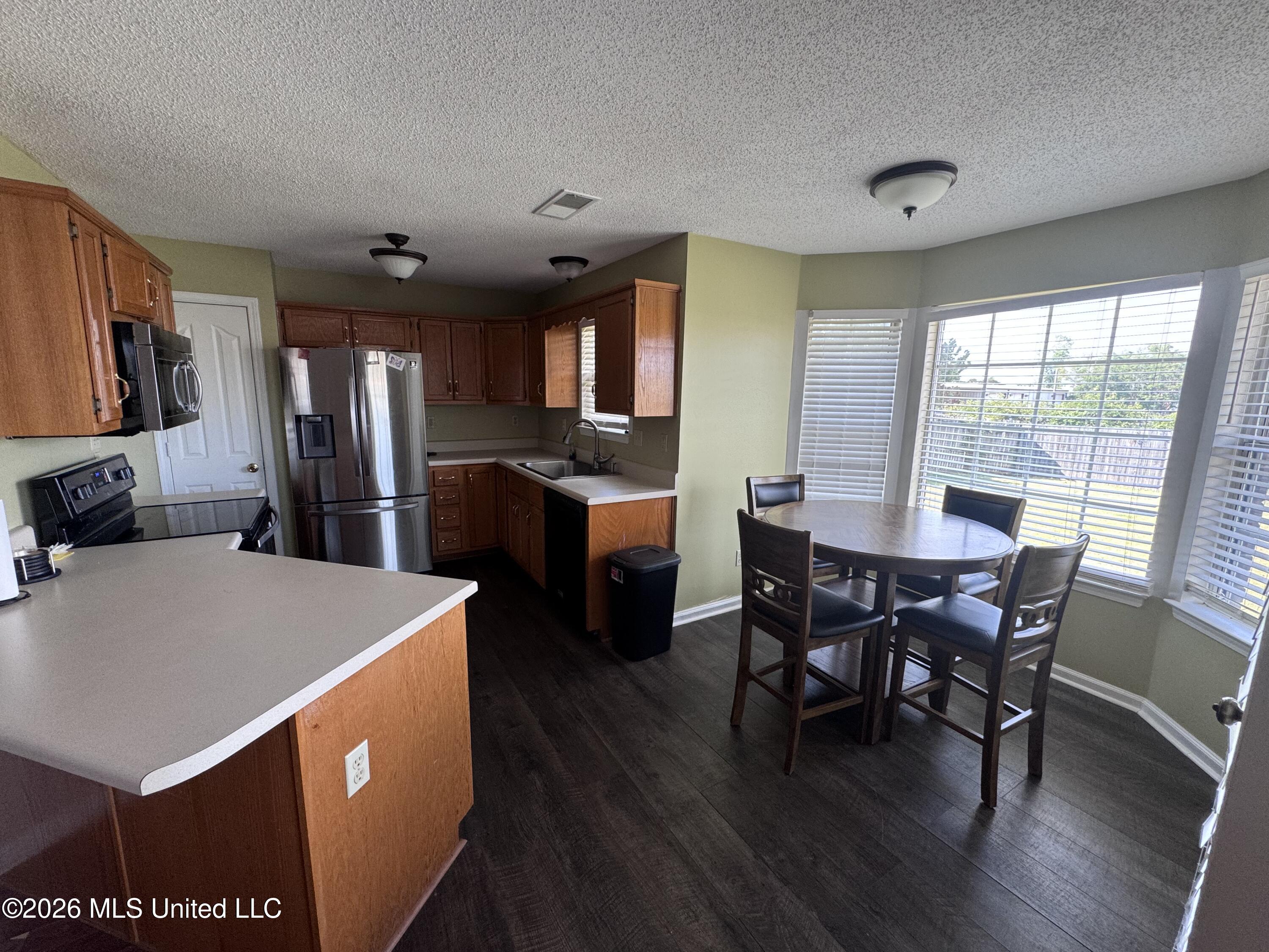 1844 Thomas Street Property Photo 6