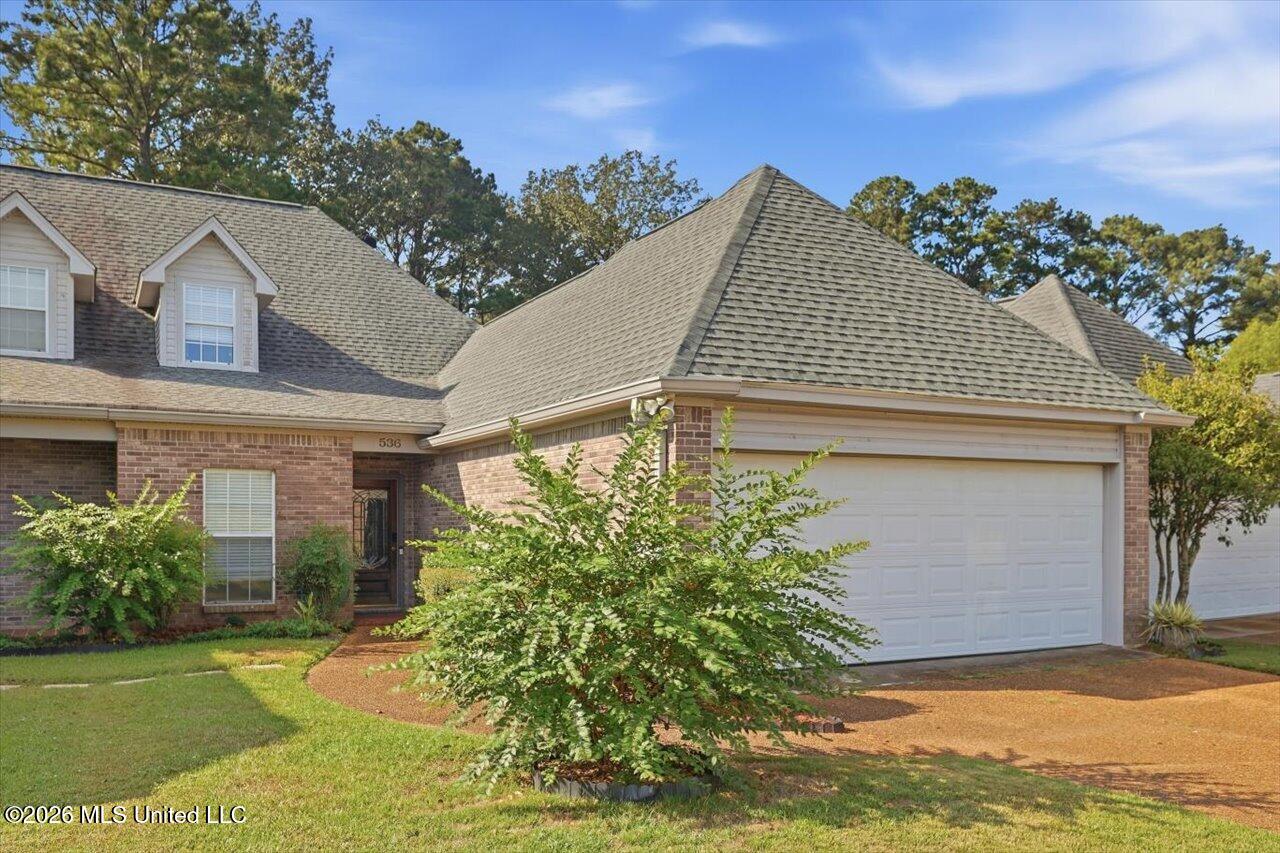 536 Bay Pointe Drive Property Photo 3
