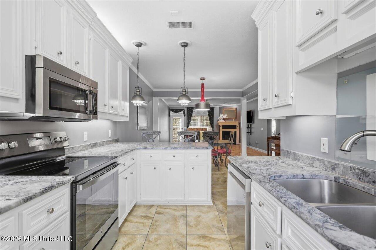 536 Bay Pointe Drive Property Photo 12