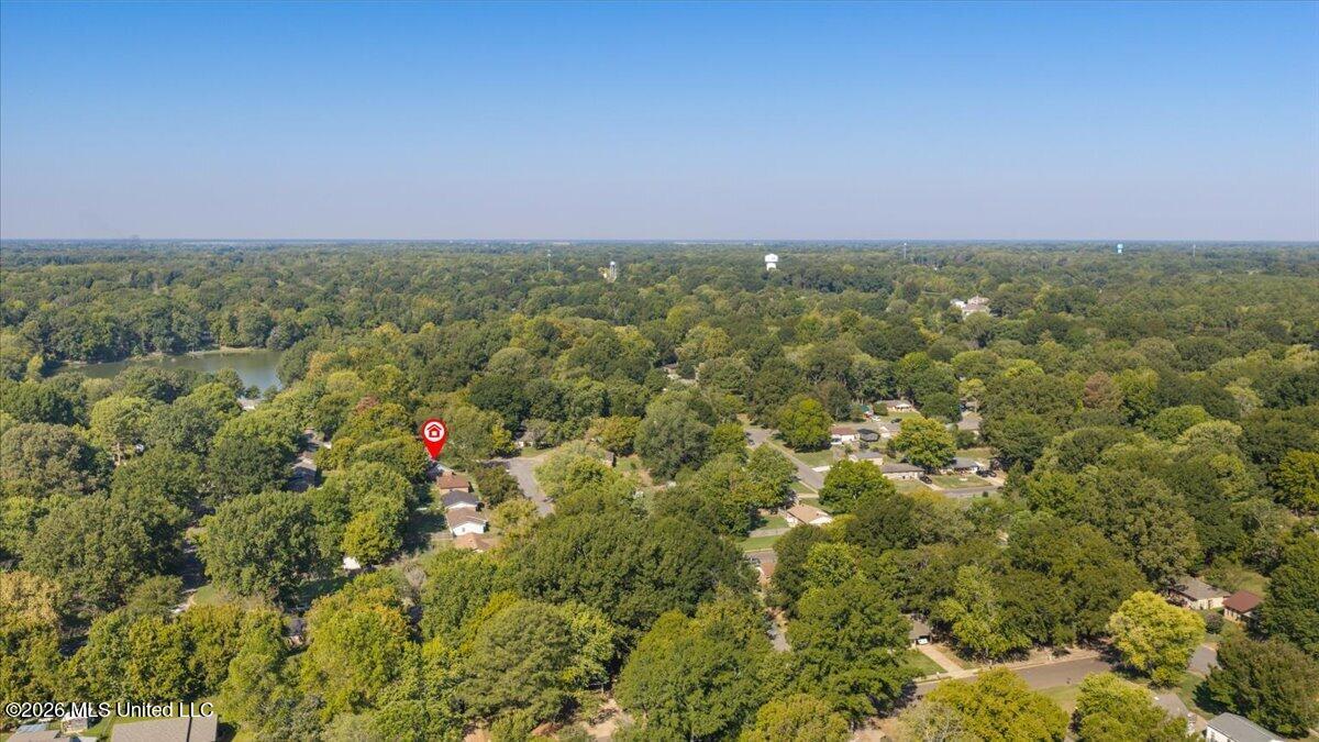 5161 Crestwood Cove Property Photo 4
