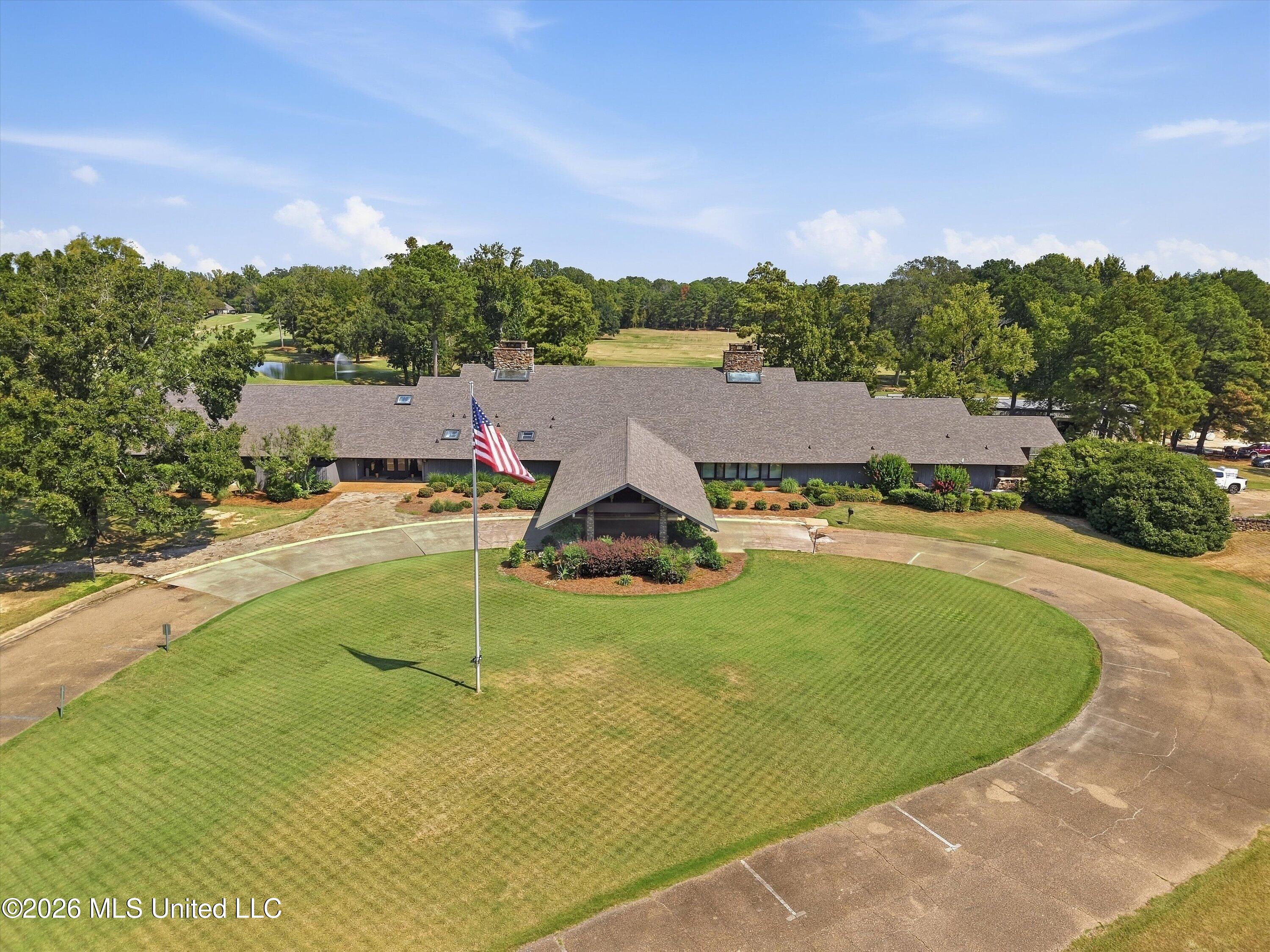 212 Deerfield Club Drive Property Photo 4