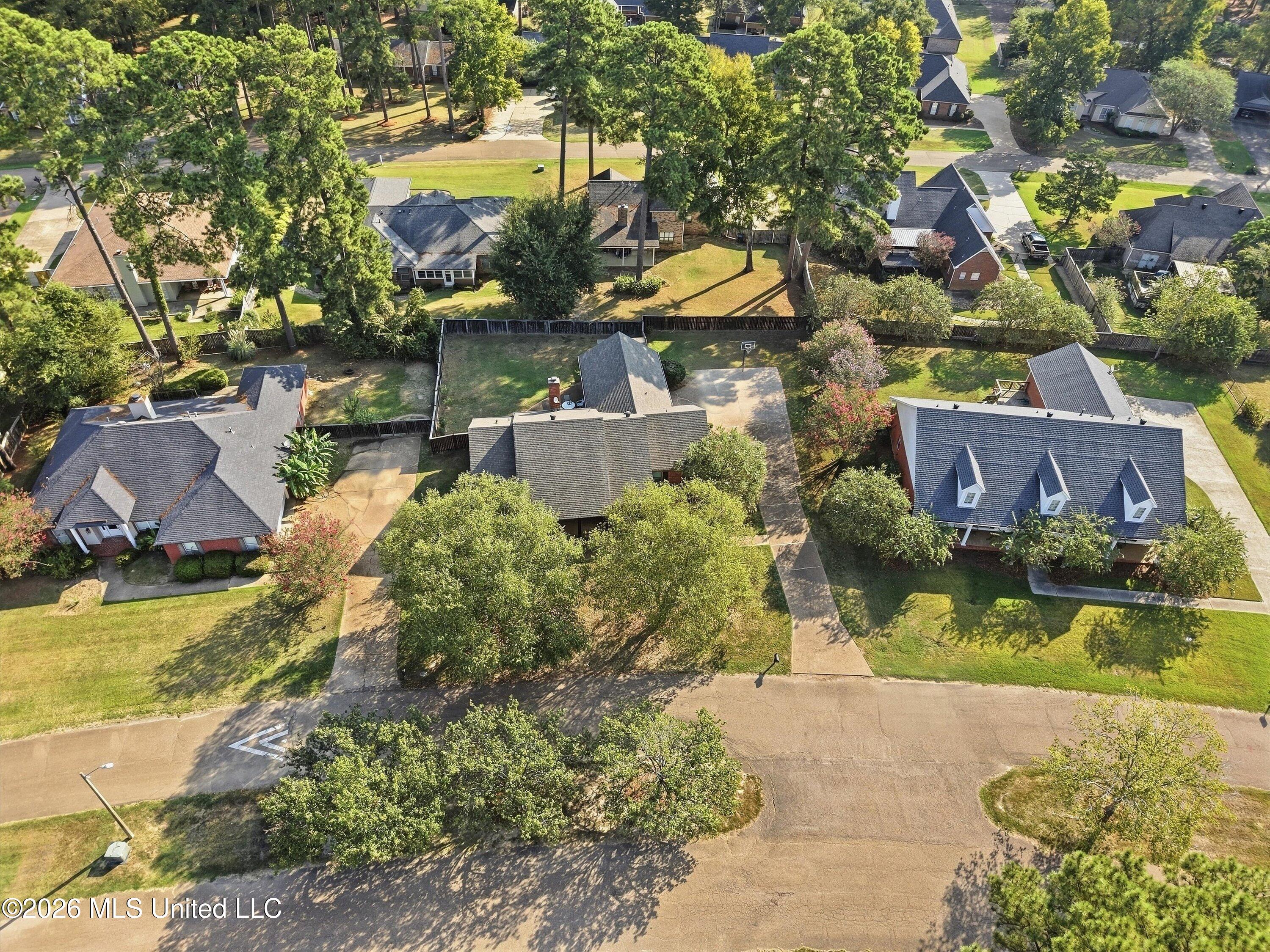 212 Deerfield Club Drive Property Photo 8