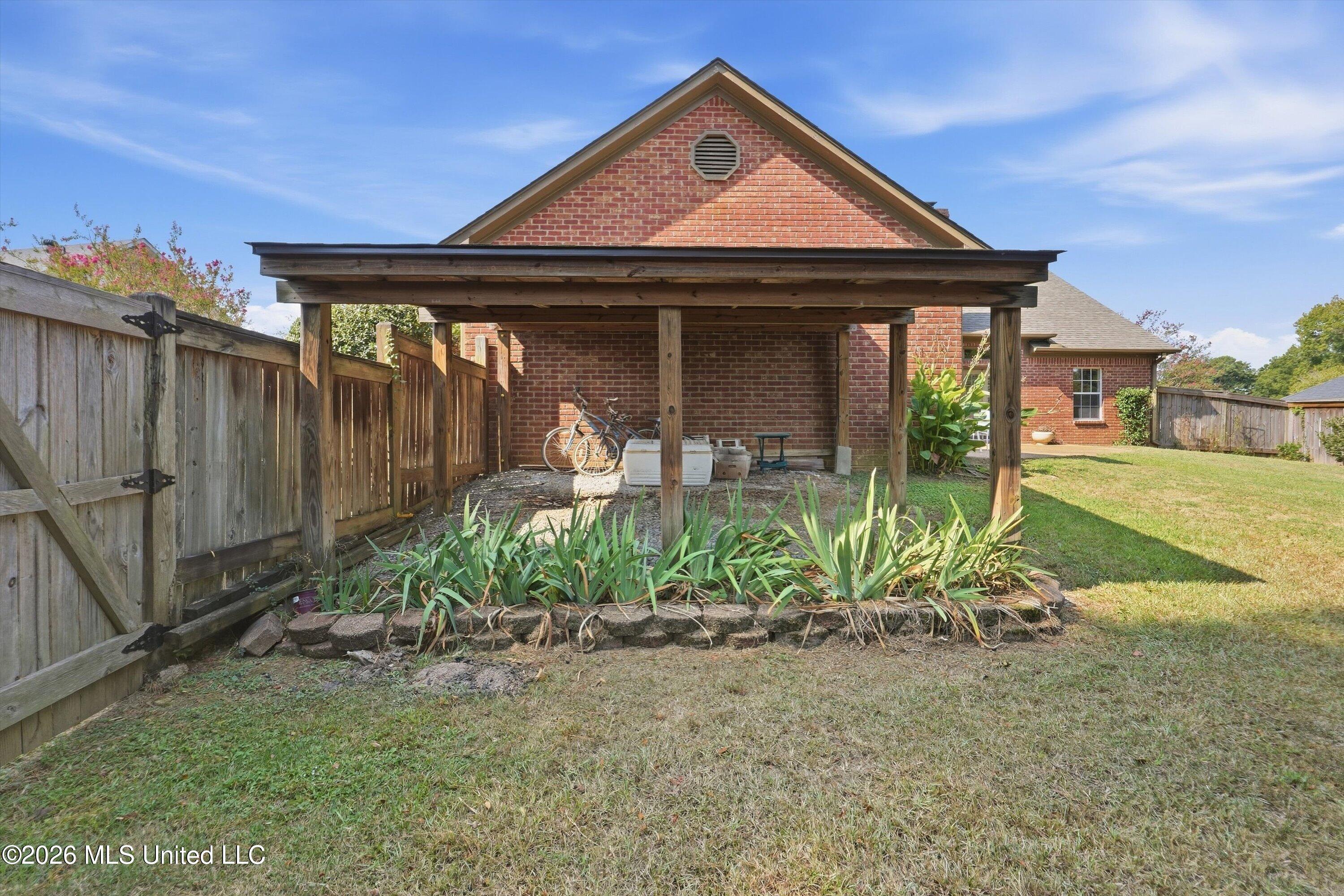 212 Deerfield Club Drive Property Photo 10