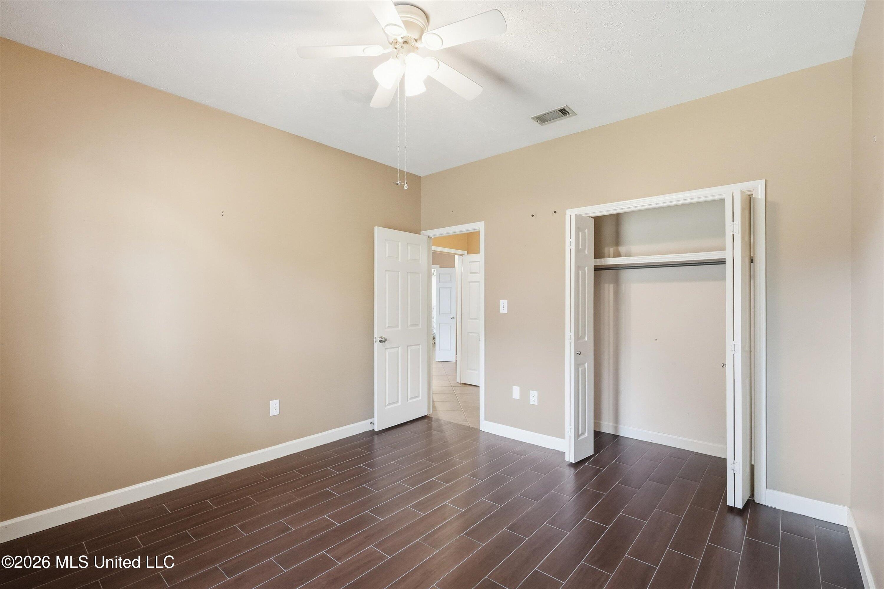 212 Deerfield Club Drive Property Photo 16