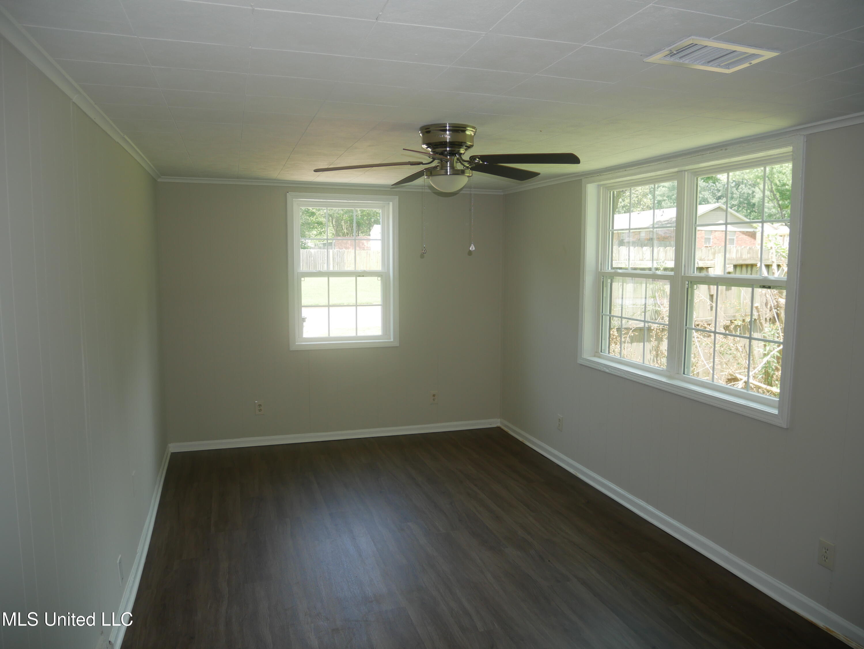 2011 Coral Hills Drive Property Photo 7