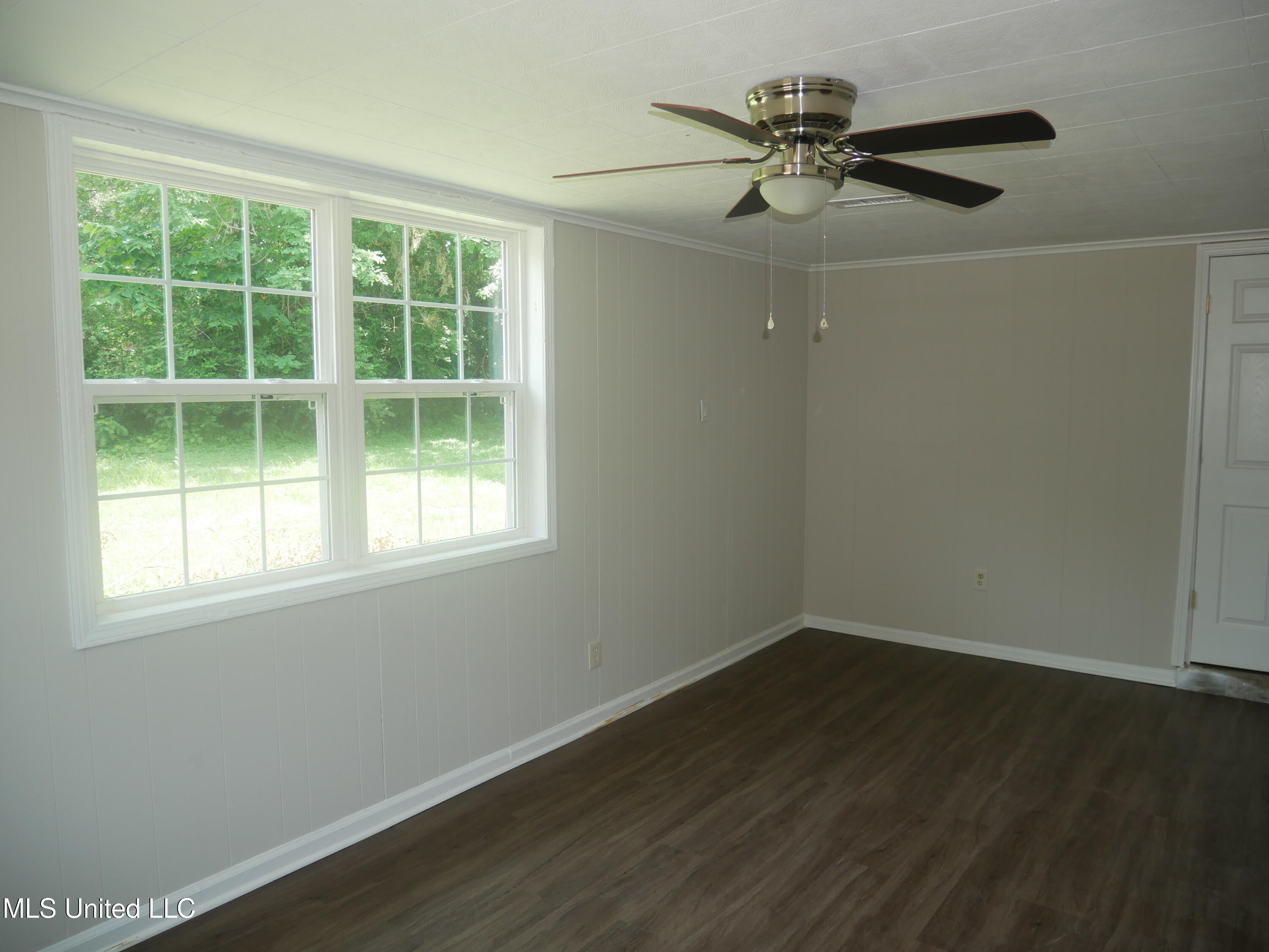 2011 Coral Hills Drive Property Photo 8