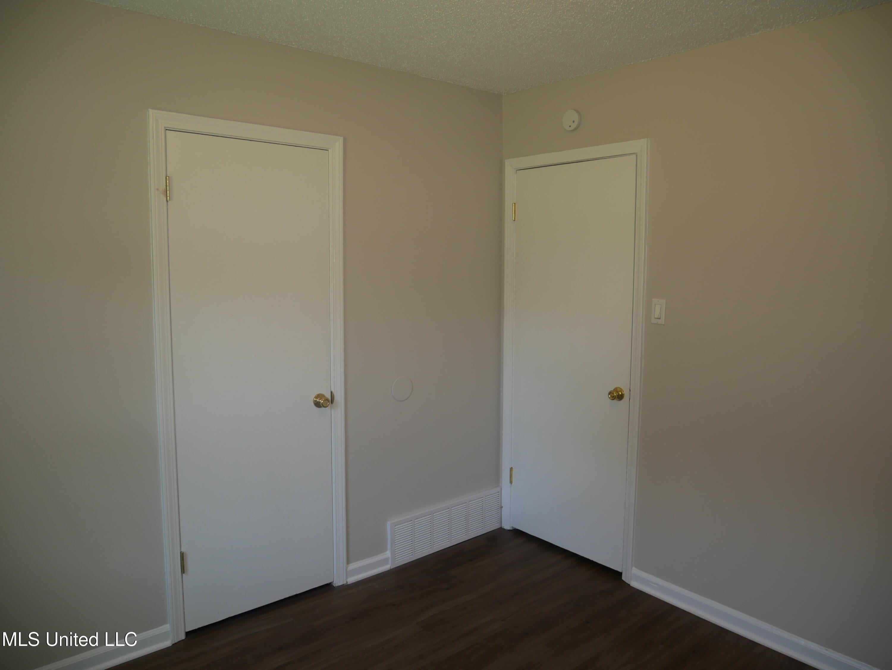 2011 Coral Hills Drive Property Photo 14
