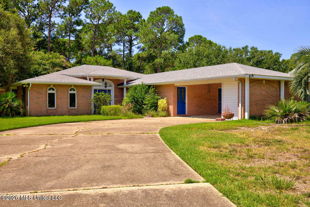 219 Tantallon Drive Property Photo 2