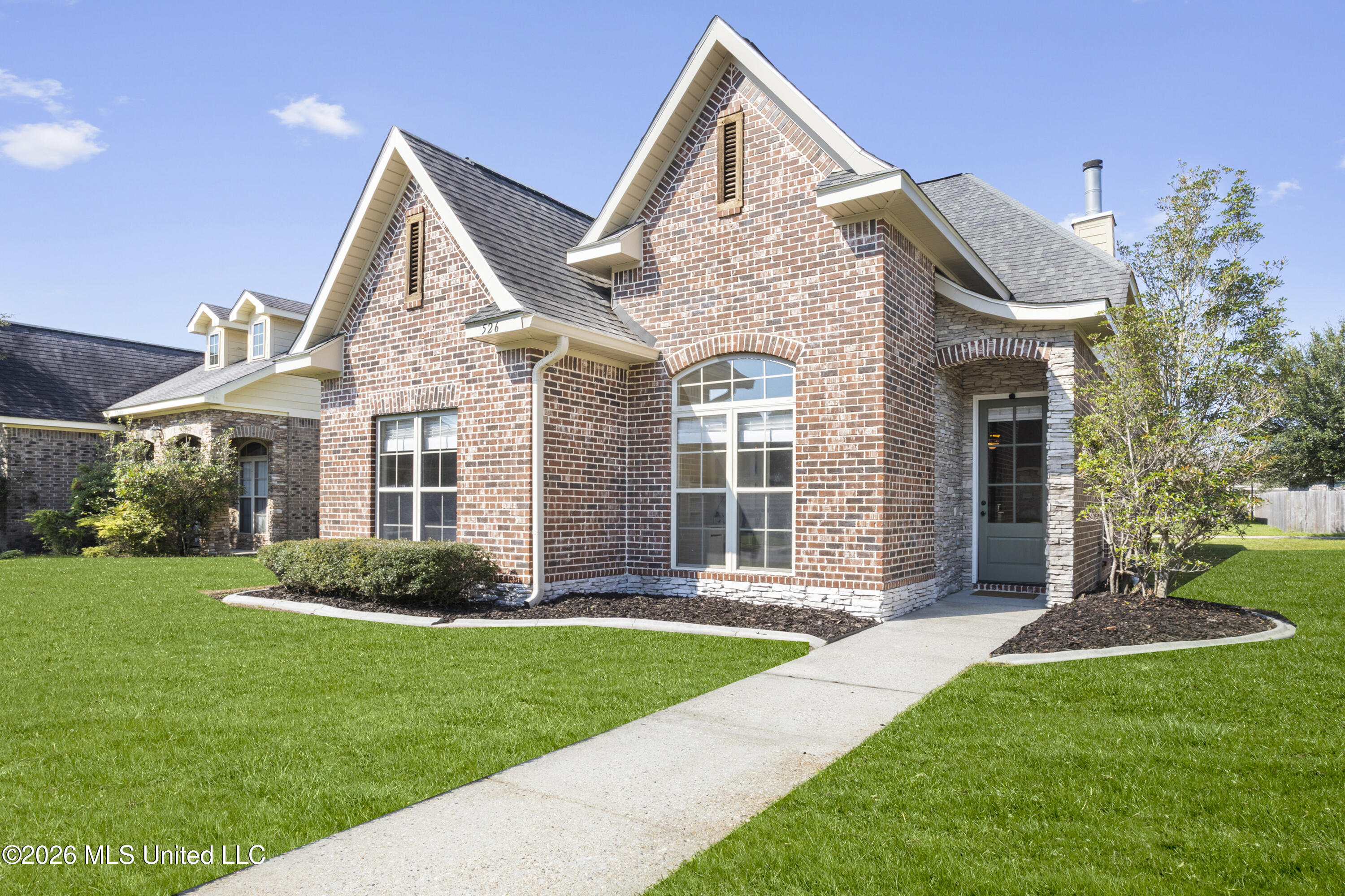 526 Palm Breeze Drive Property Photo 1