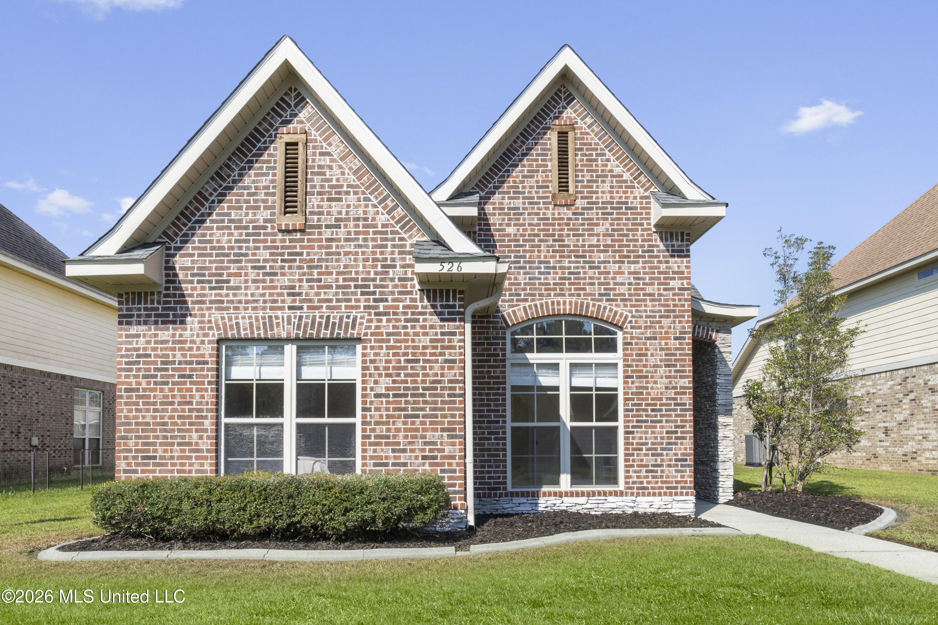 526 Palm Breeze Drive Property Photo 2