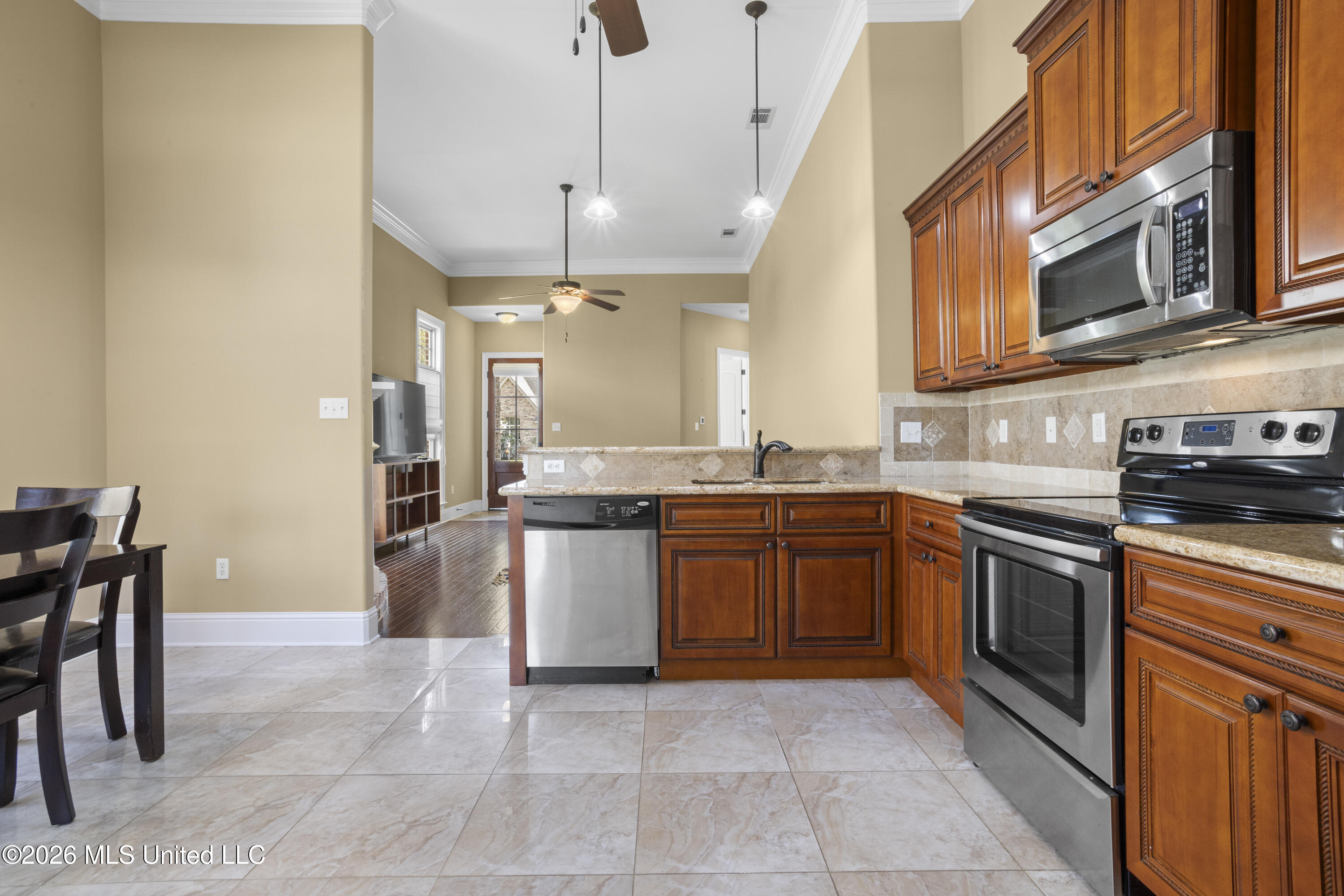 526 Palm Breeze Drive Property Photo 13