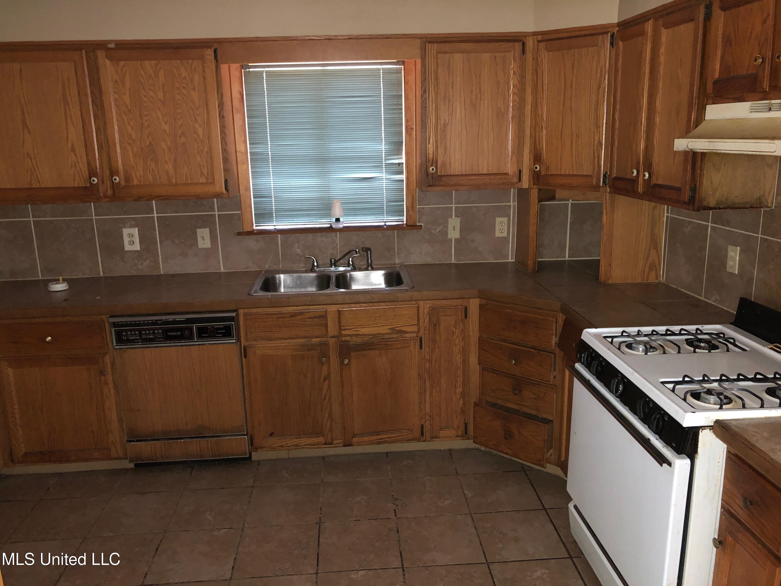1909 Catalina Drive Property Photo 4