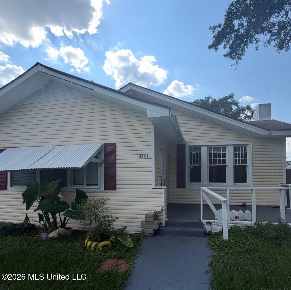 2216 Kelly Avenue Property Photo 1
