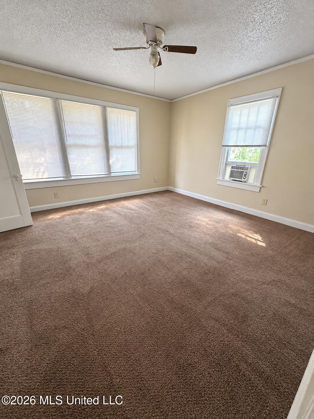 2216 Kelly Avenue Property Photo 7