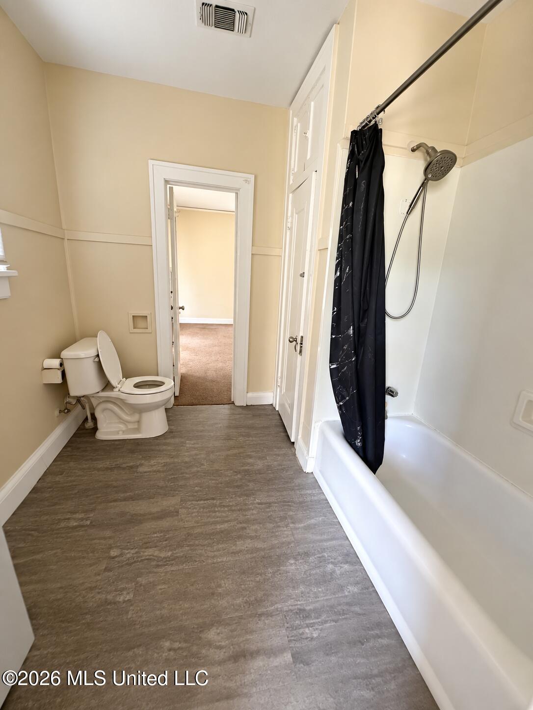 2216 Kelly Avenue Property Photo 8