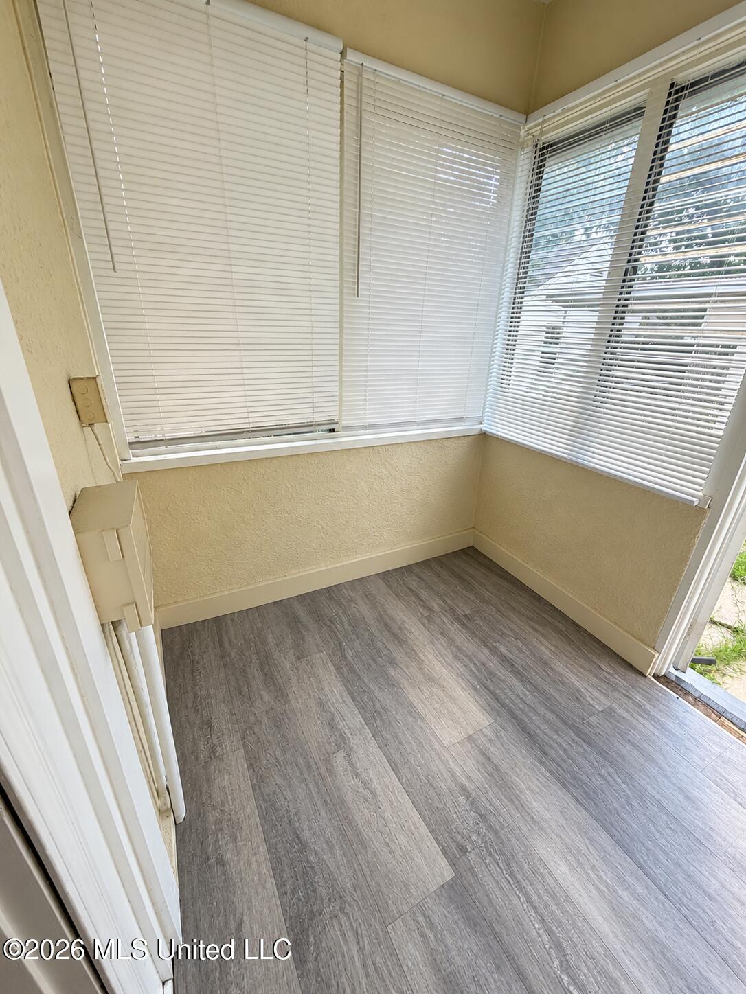 2216 Kelly Avenue Property Photo 9