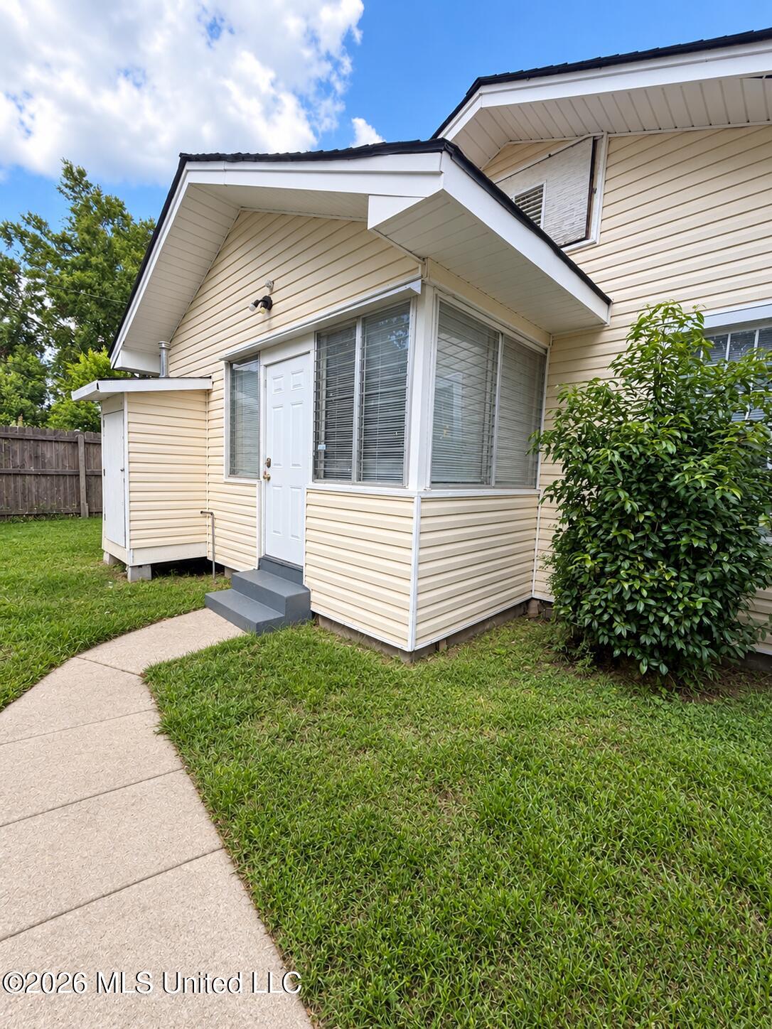 2216 Kelly Avenue Property Photo 10