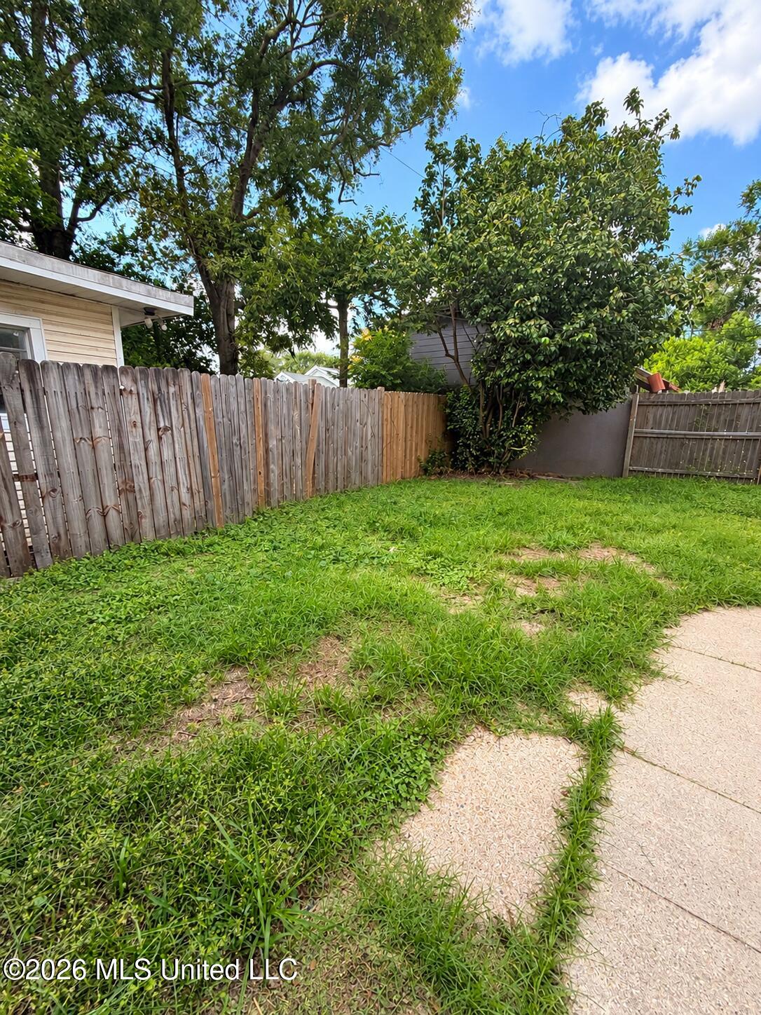 2216 Kelly Avenue Property Photo 11