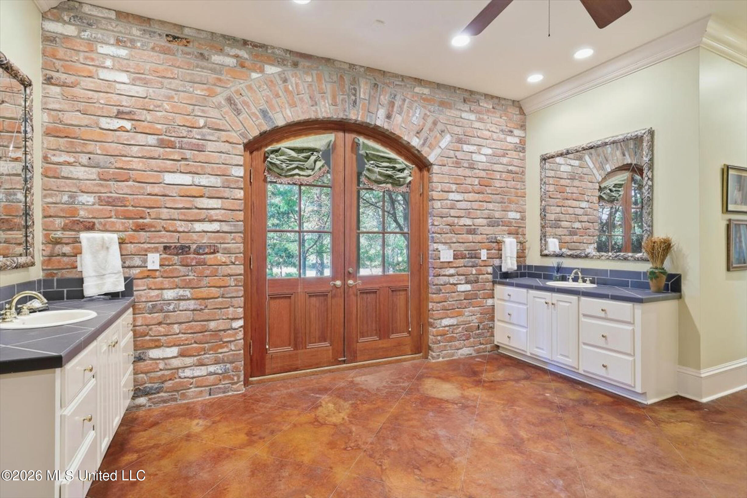 338 Hillview Drive Property Photo 22