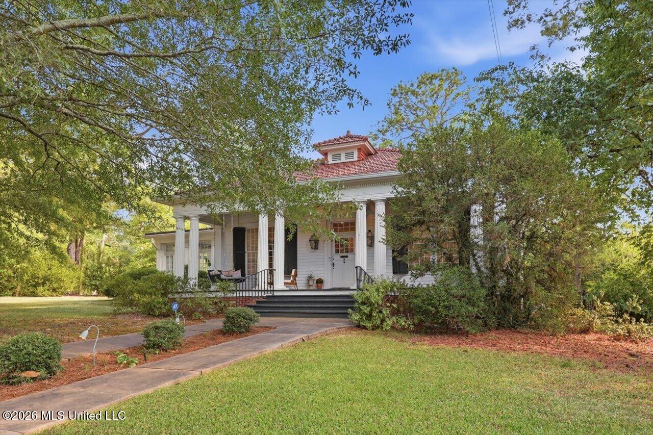 1025 Pinehurst Street Property Photo 2