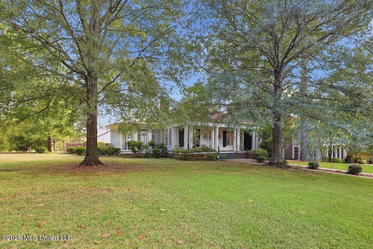 1025 Pinehurst Street Property Photo 3