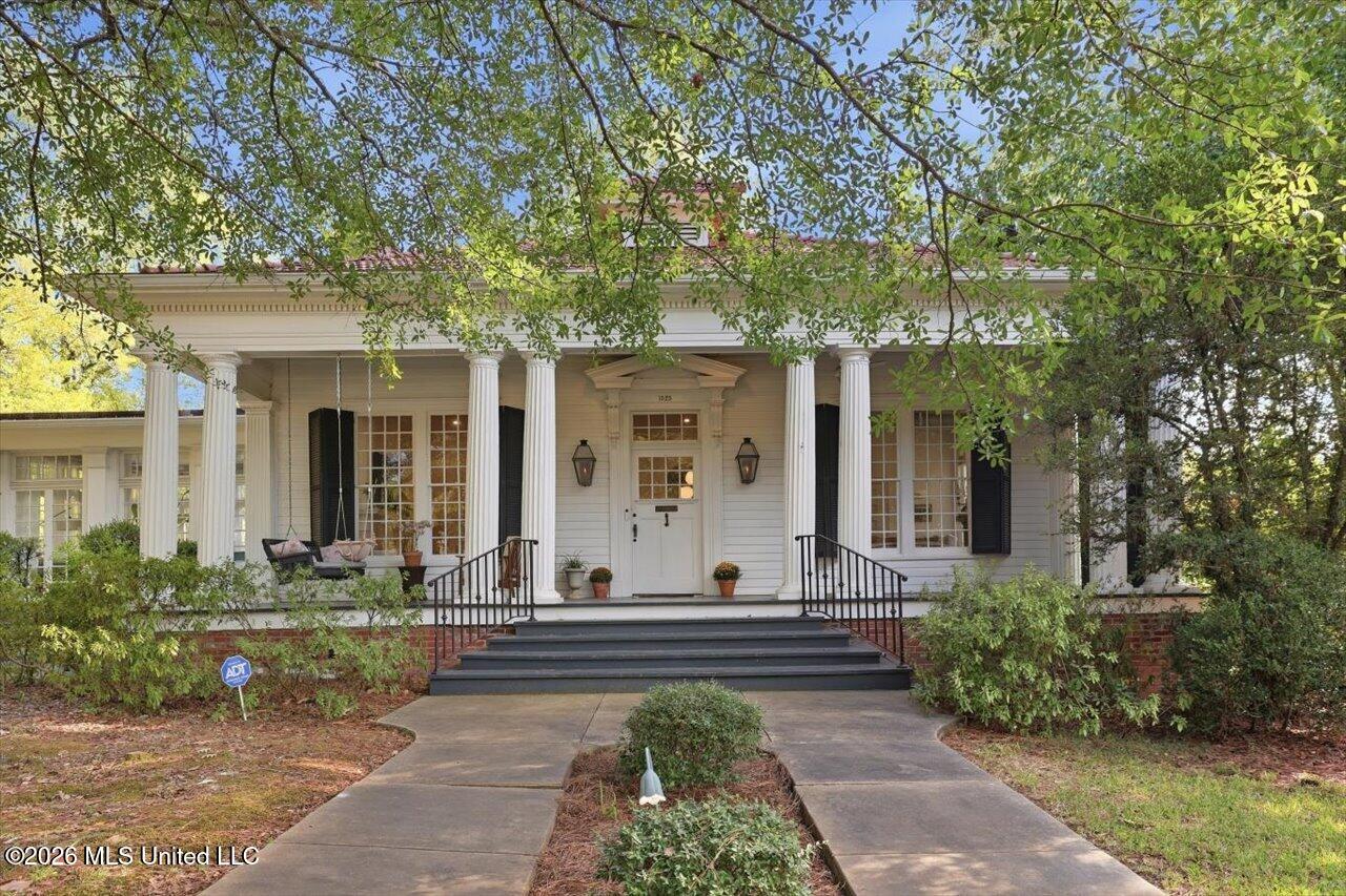 1025 Pinehurst Street Property Photo 5
