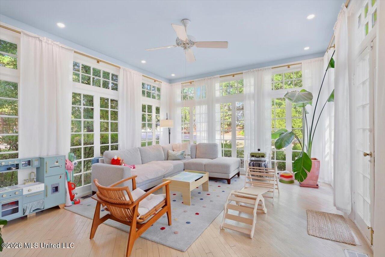 1025 Pinehurst Street Property Photo 15
