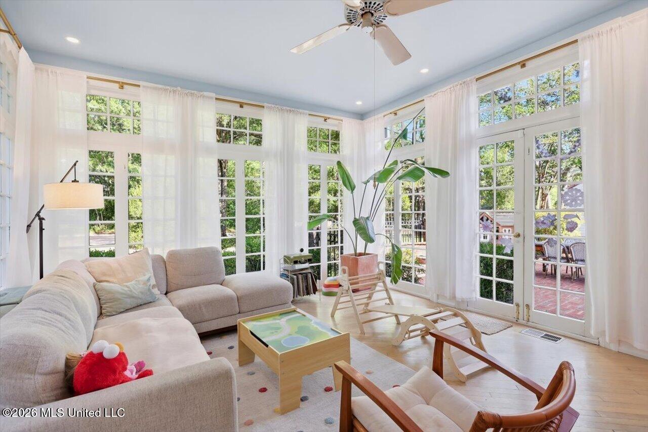 1025 Pinehurst Street Property Photo 16