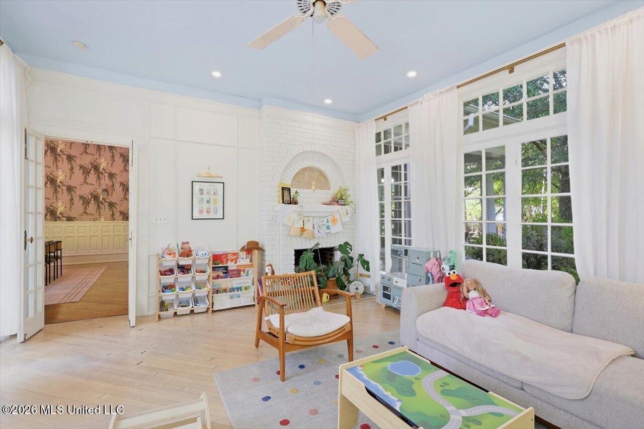 1025 Pinehurst Street Property Photo 17