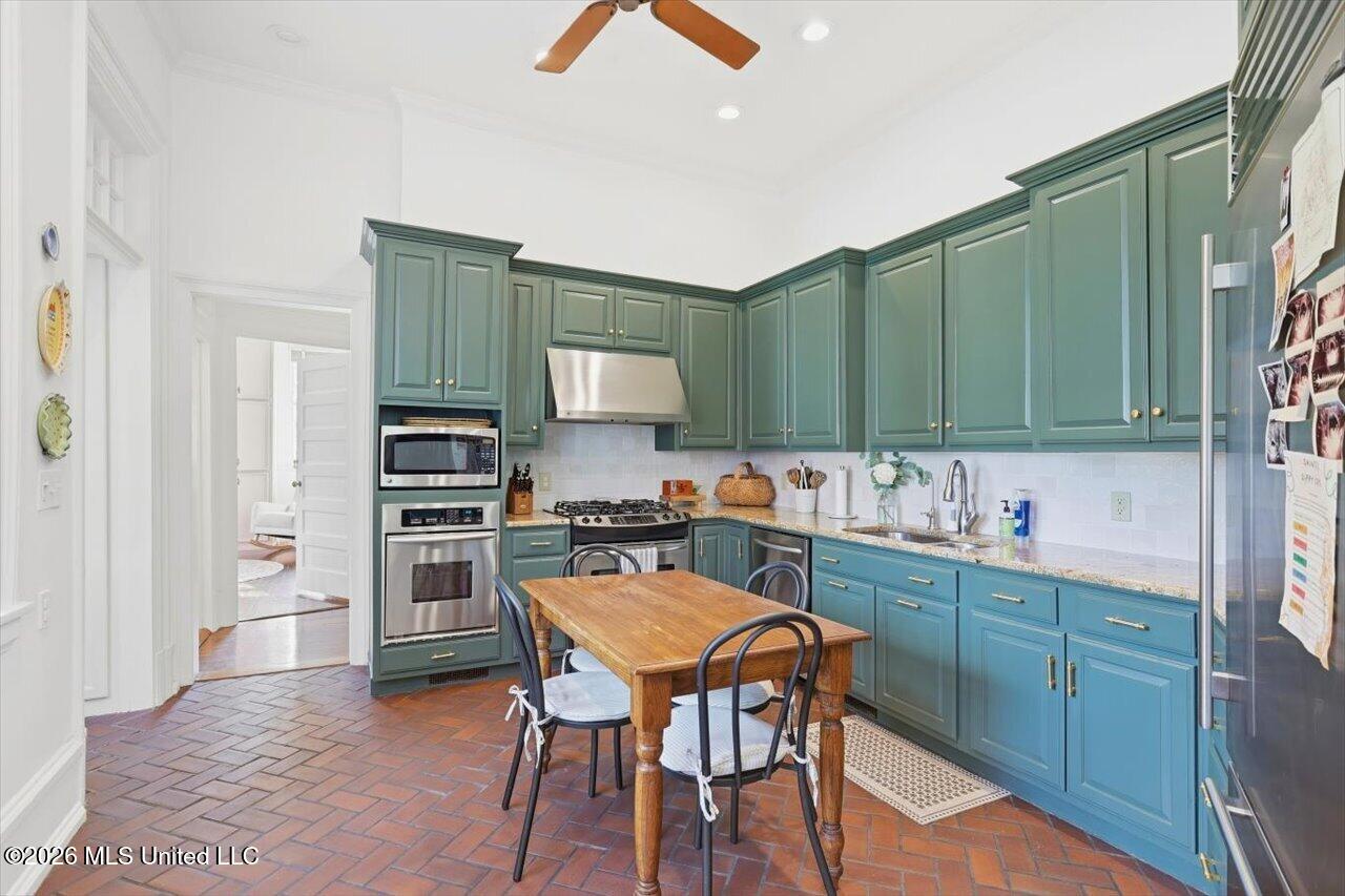 1025 Pinehurst Street Property Photo 18