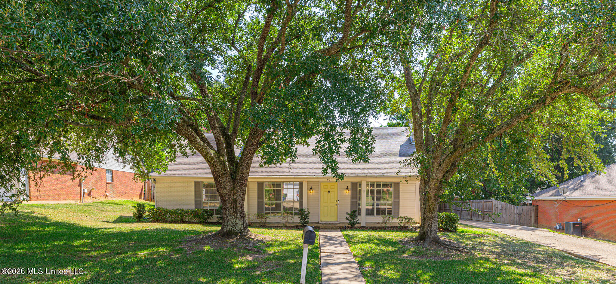 631 Live Oak Drive Property Photo 2