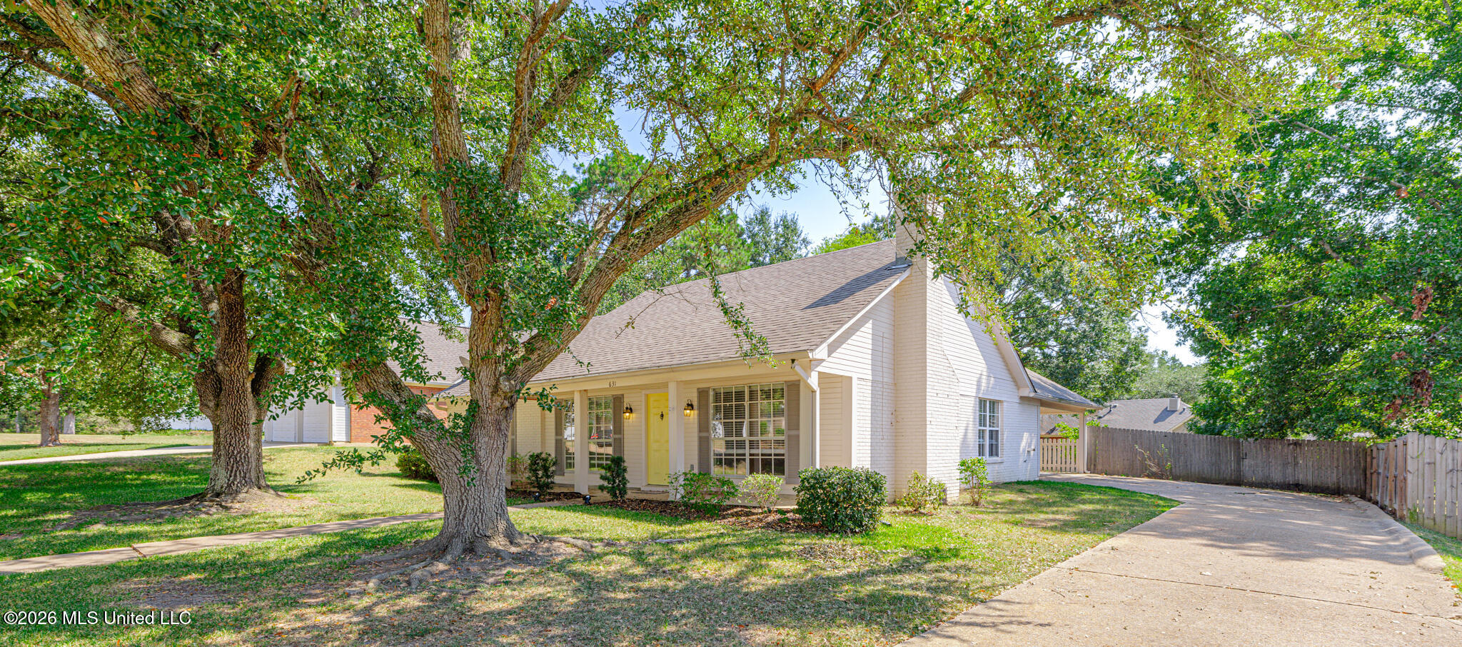 631 Live Oak Drive Property Photo 3