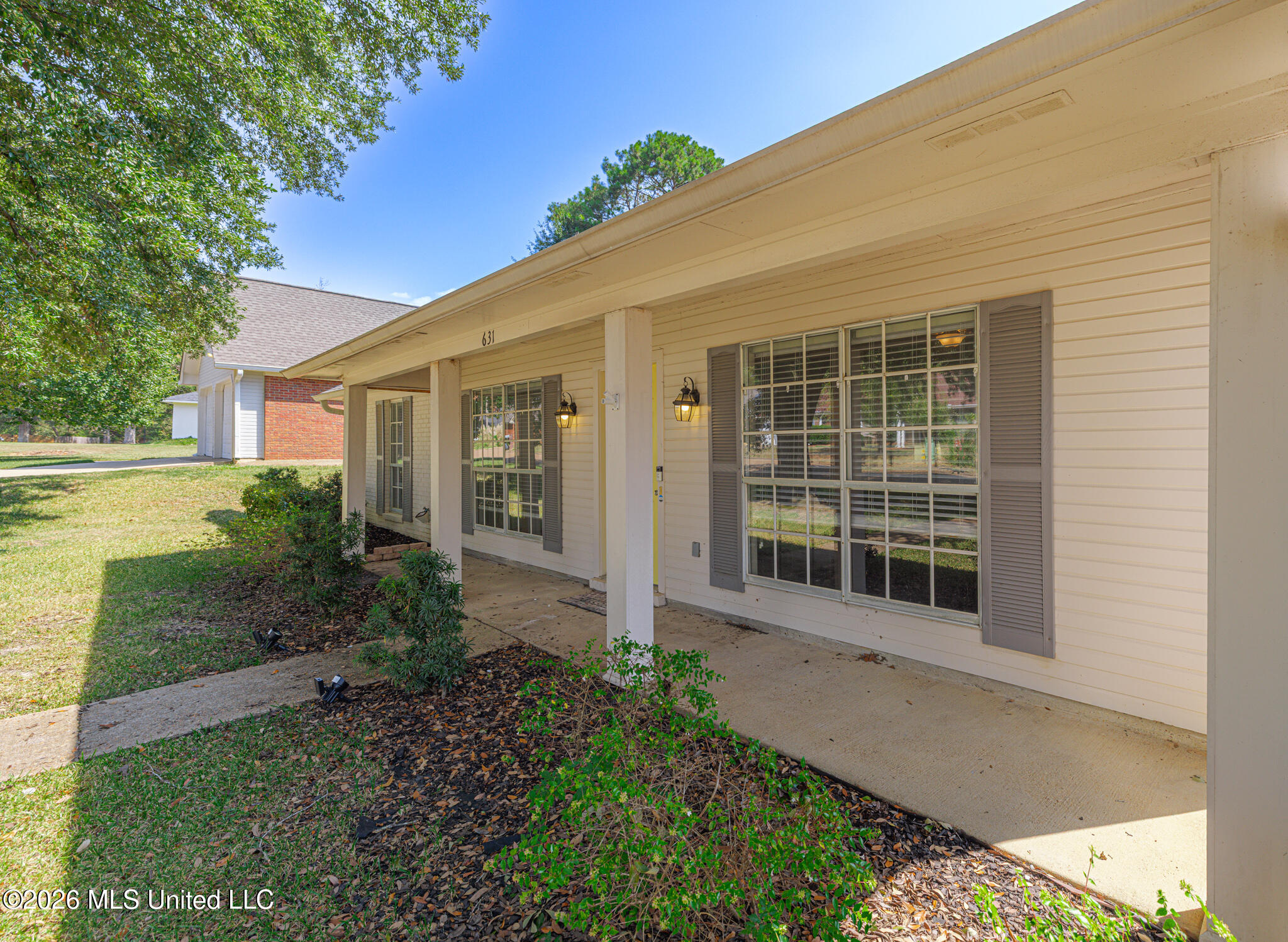 631 Live Oak Drive Property Photo 4