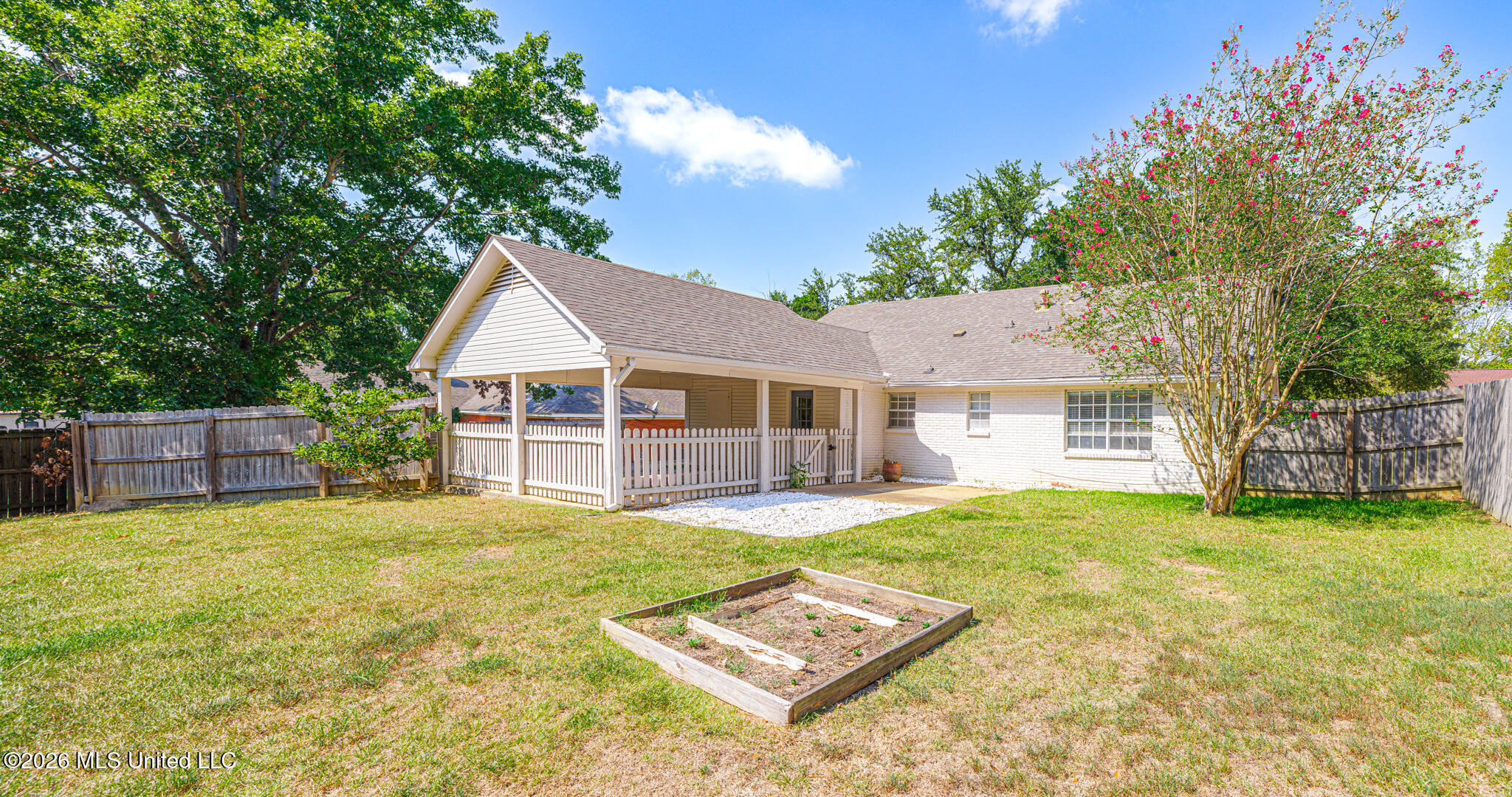 631 Live Oak Drive Property Photo 8