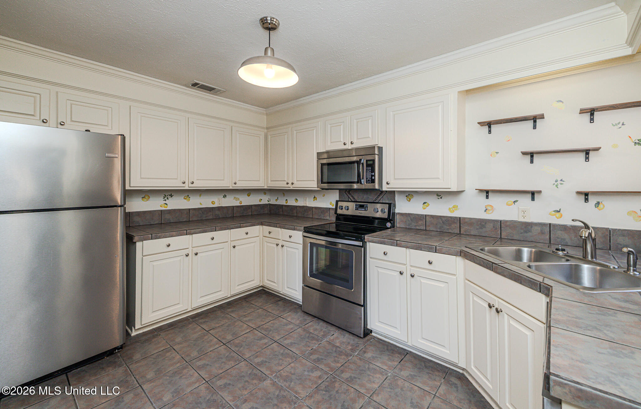 631 Live Oak Drive Property Photo 13