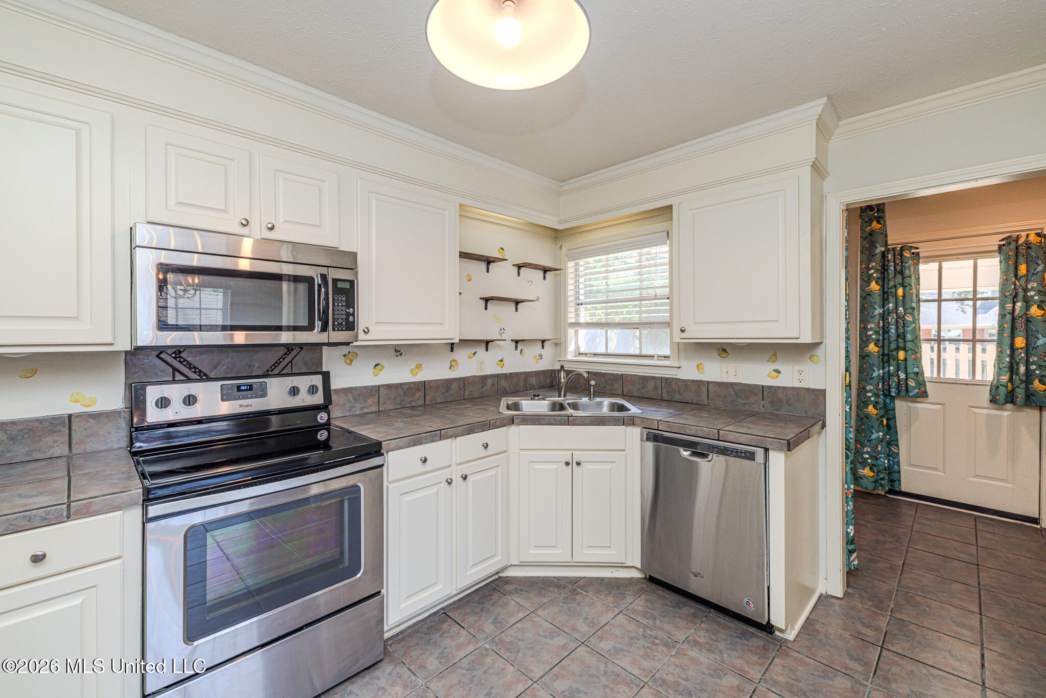 631 Live Oak Drive Property Photo 14