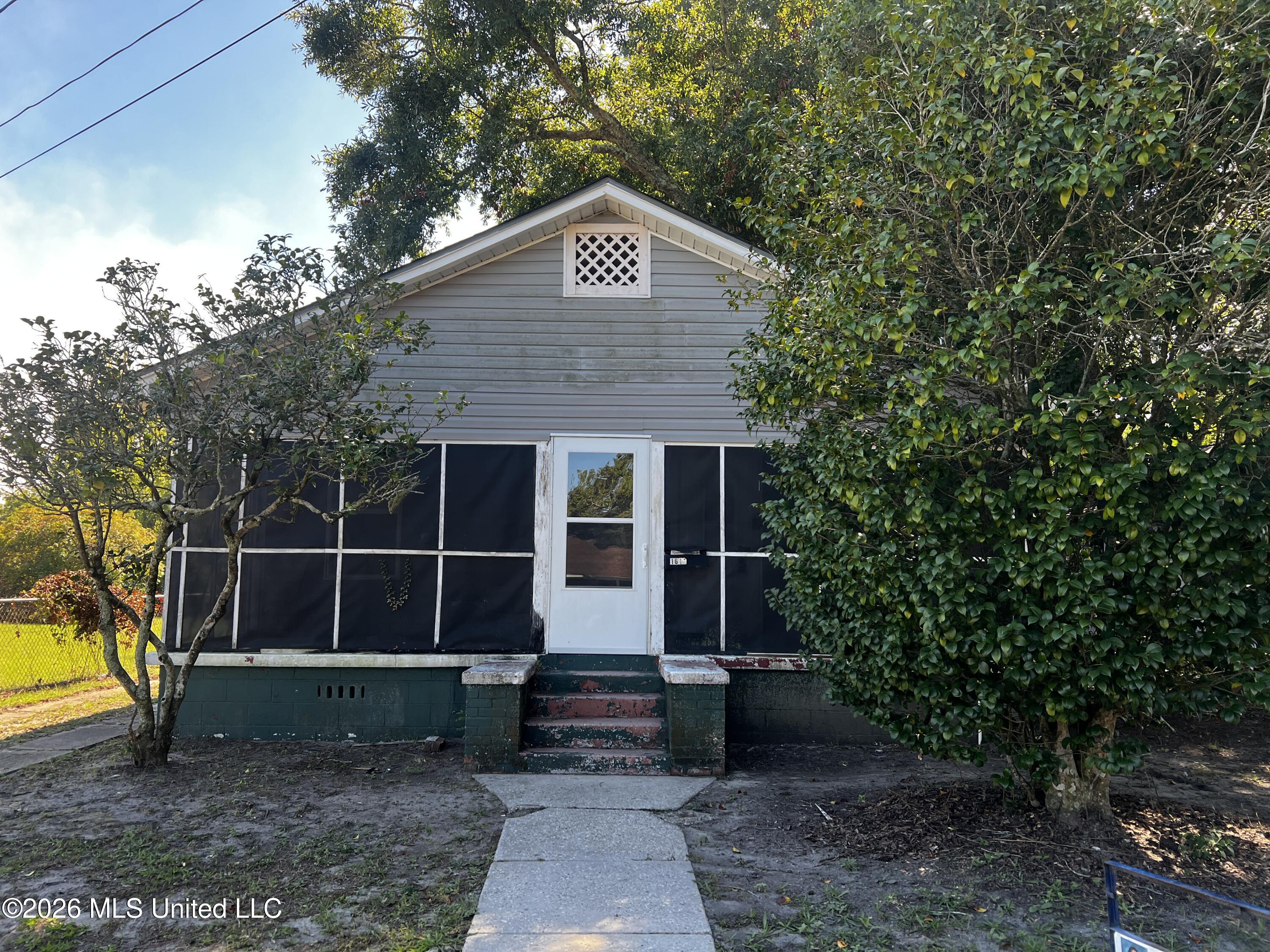 1611 19th Street Property Photo 1