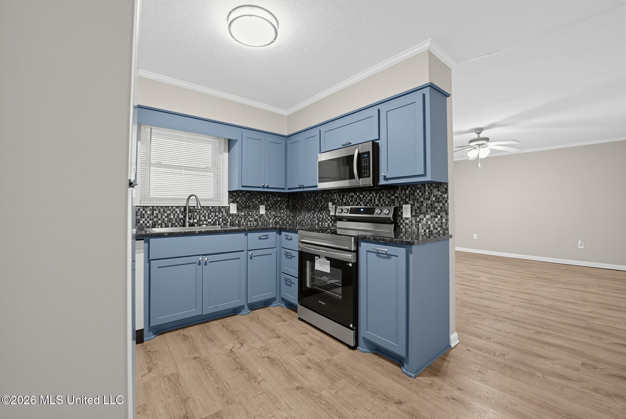 1013 Andover Street Property Photo 9