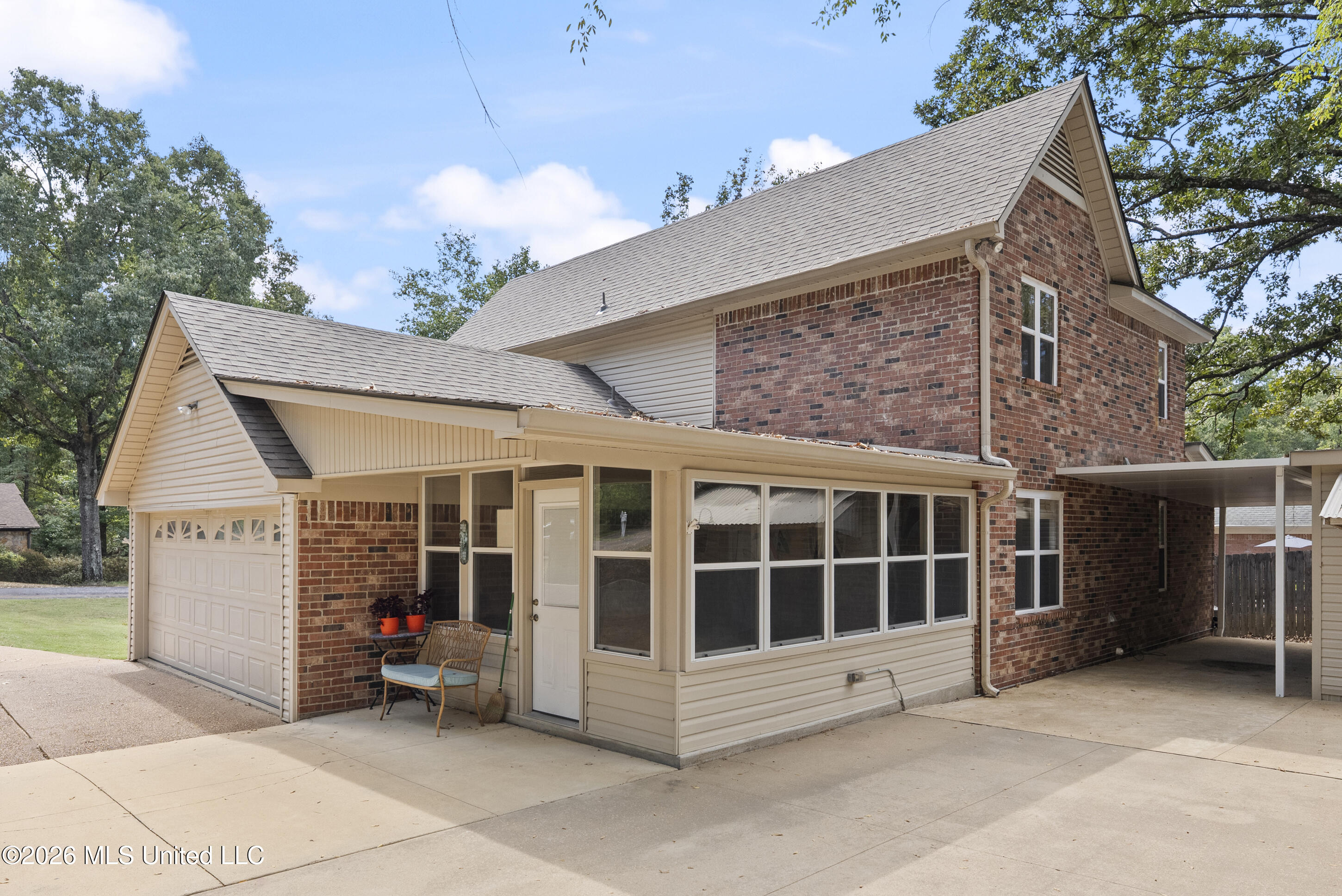 4042 Huron Court Property Photo 6