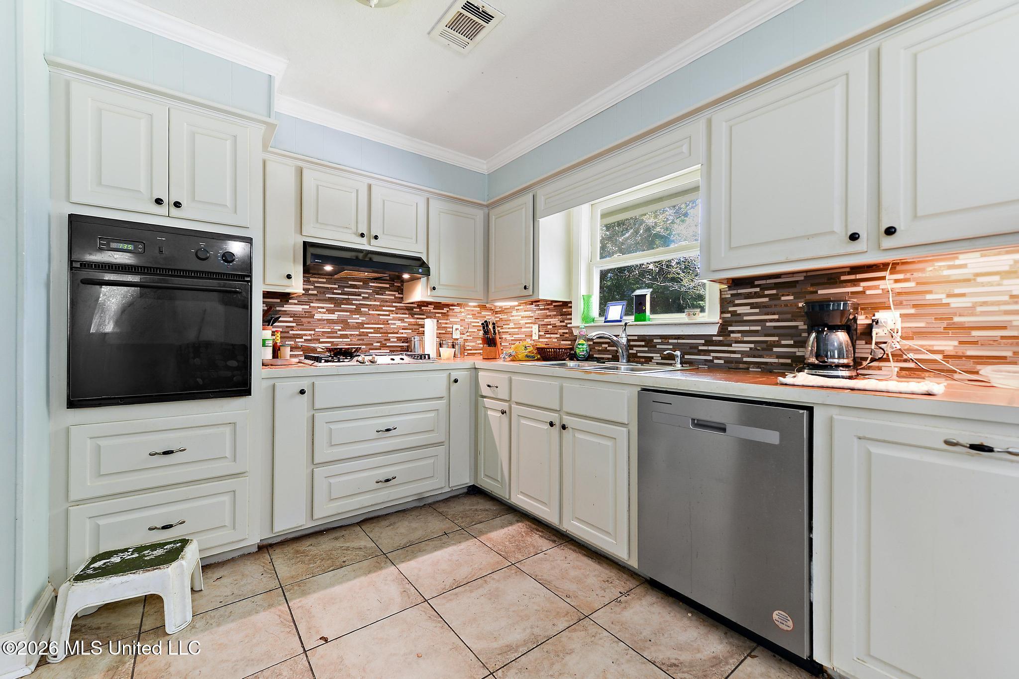 121 Roberts Circle Property Photo 6