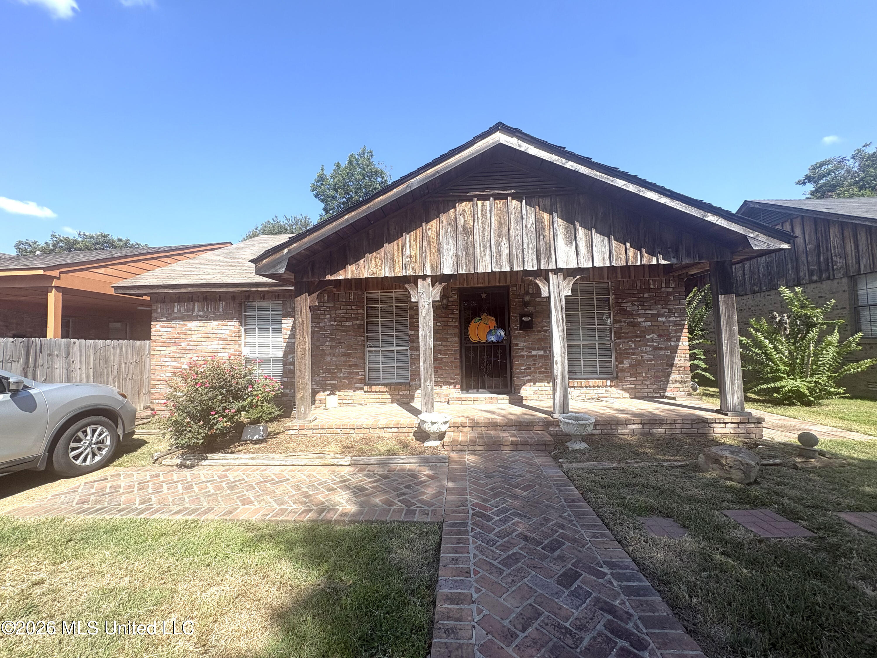 1619 Peacock Avenue Property Photo 1