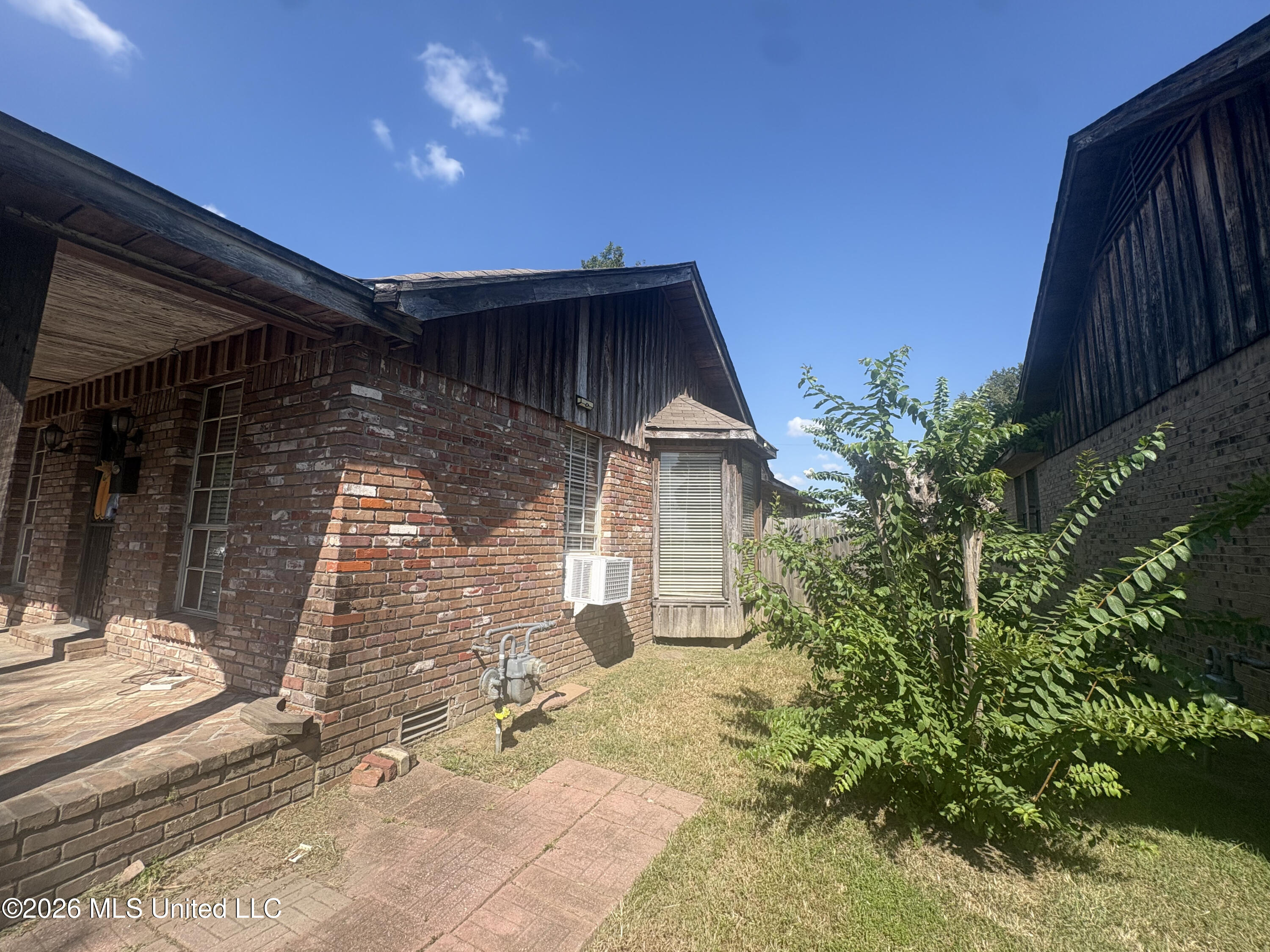 1619 Peacock Avenue Property Photo 2